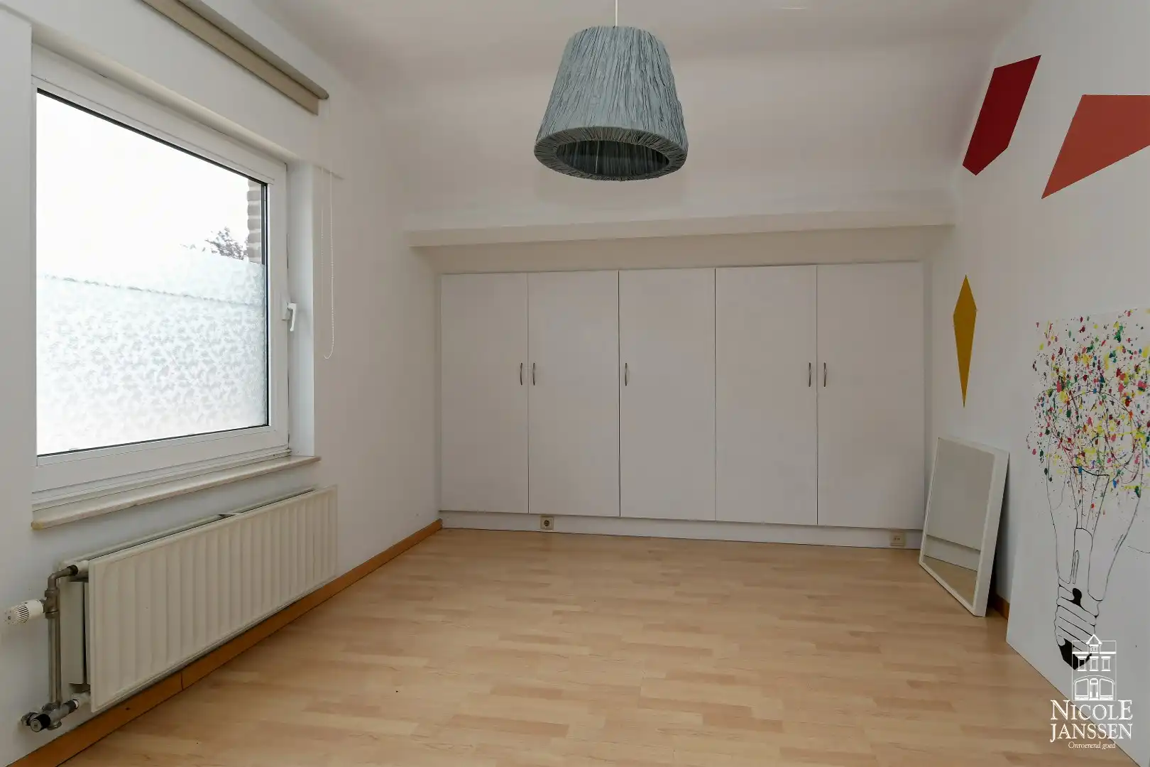 Instapklare gezinswoning met vier slaapkamers en zwembad foto 23