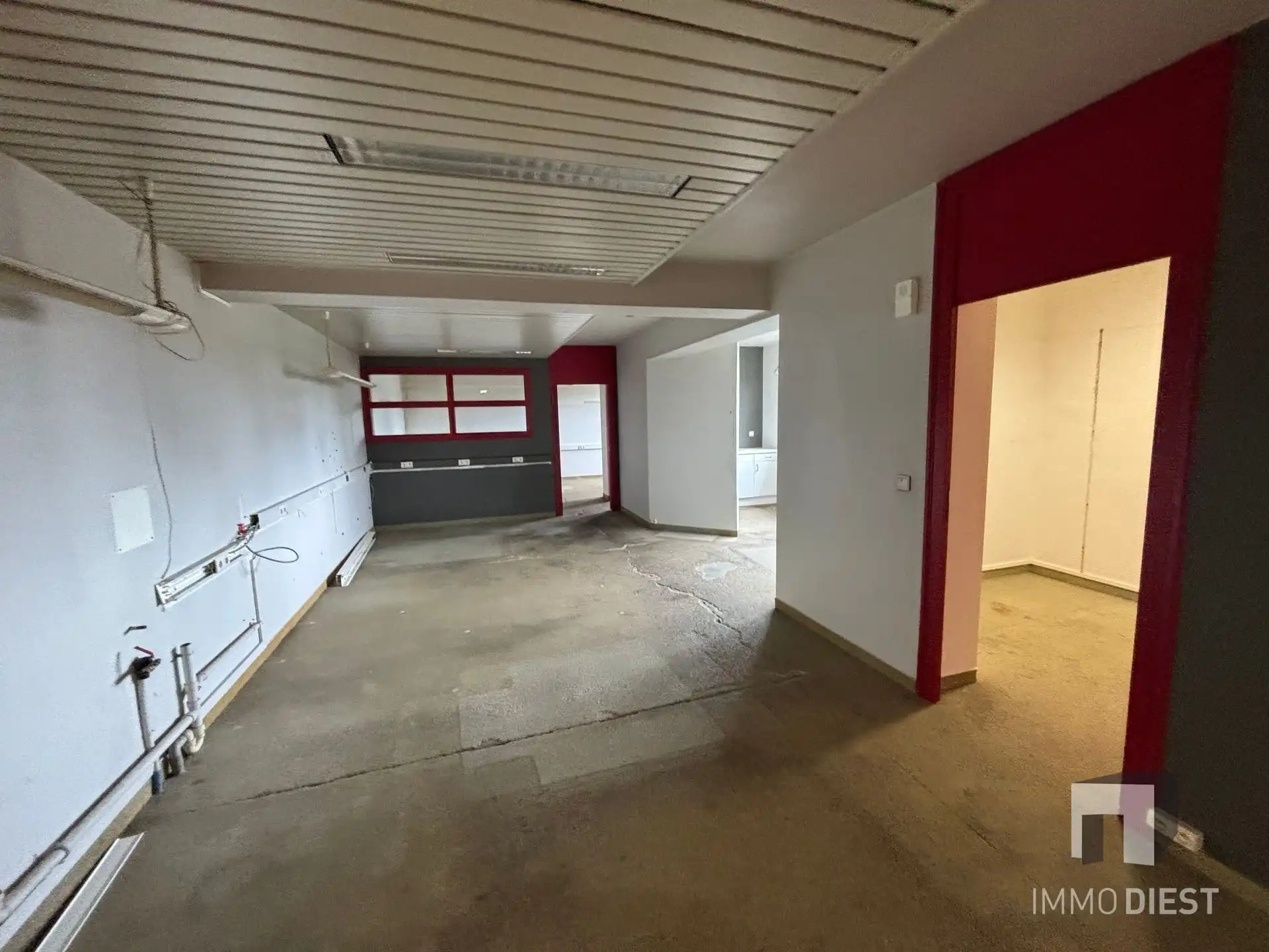 Kantoor met aparte studio, parking en 2 kelders foto 11