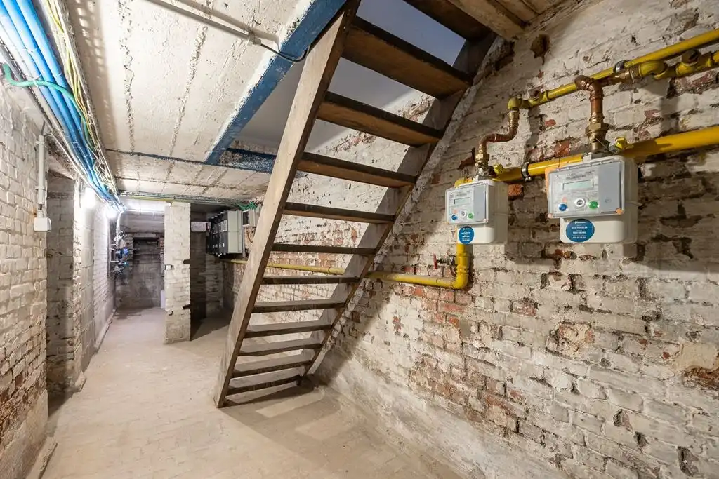 Instapklaar gelijkvloers appartement met stadskoer foto 14