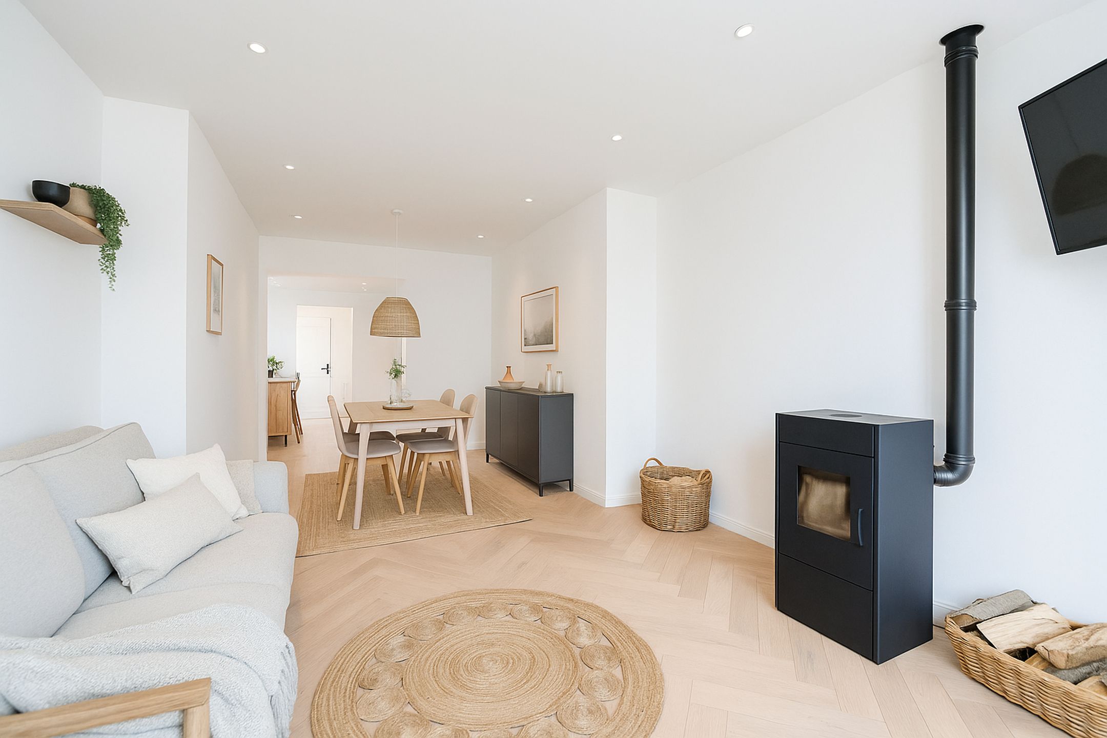 Te renoveren woning te koop in Lebbeke met garage foto 4