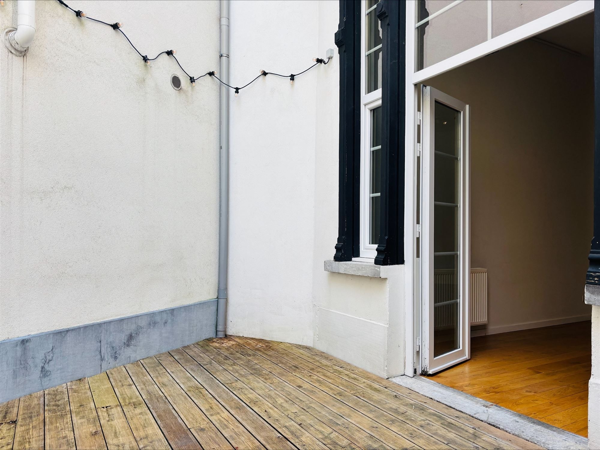 Karaktervol en lichtrijk 1-slaapkamerappartement met ruim terras op toplocatie! foto 9