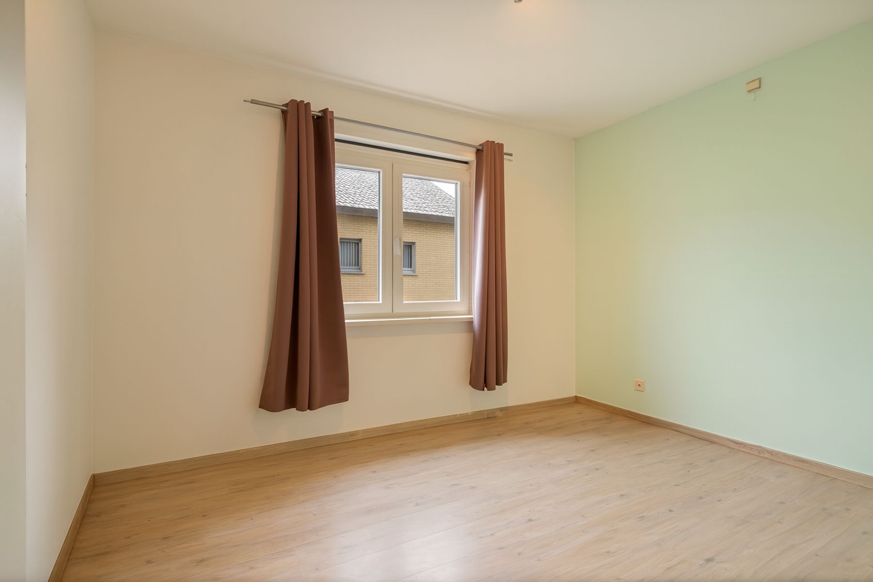 Instapklaar appartement incl. garage centrum Loppem foto 10