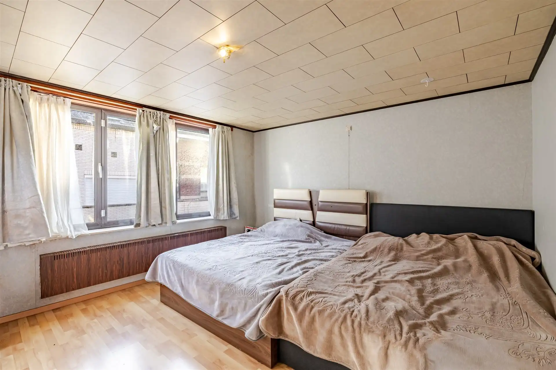 Rijwoning met 4 mogelijke slaapkamers tussen Varkensmarkt en OLV-ziekenhuis foto 11