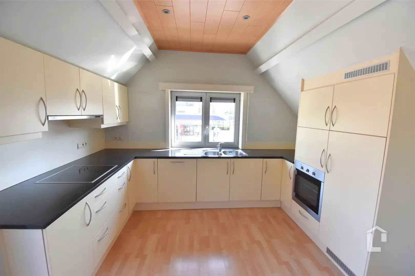 Ruim instapklaar dakappartement in Latem foto 8