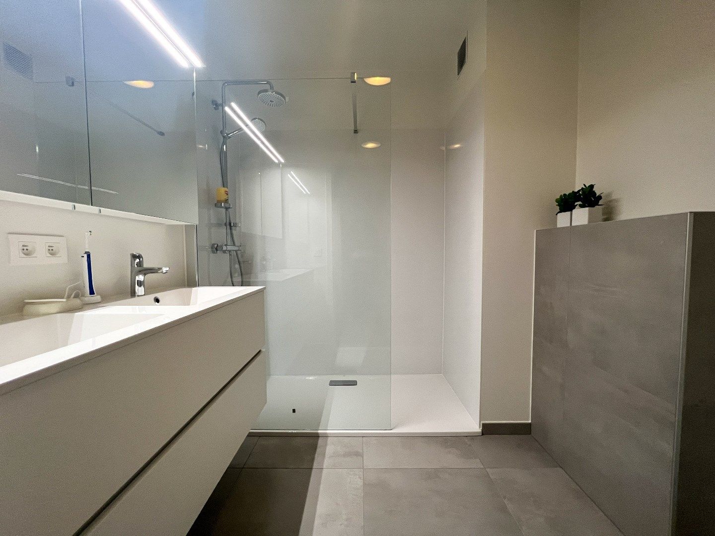 Bemeubeld appartement met zonnig terras goed gelegen in de Van Bunnenlaan. foto 13