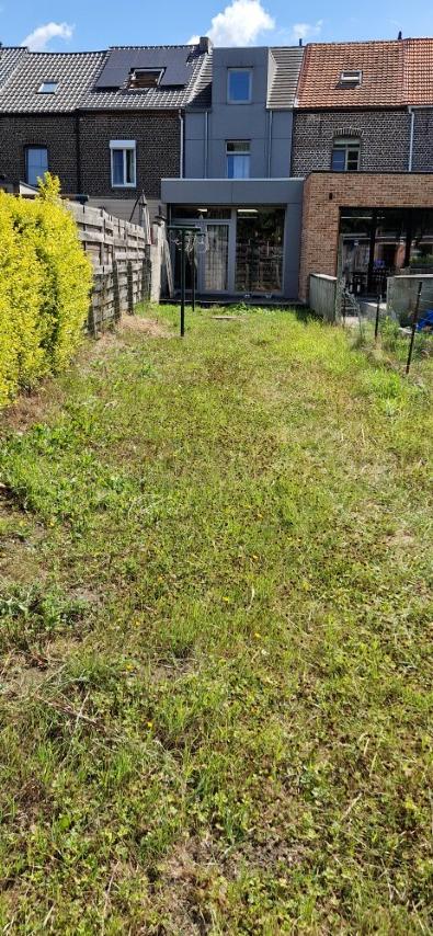 Gerenoveerde EENGEZINSWONING op 2 are 55 a met tuin( z) en parking foto 23
