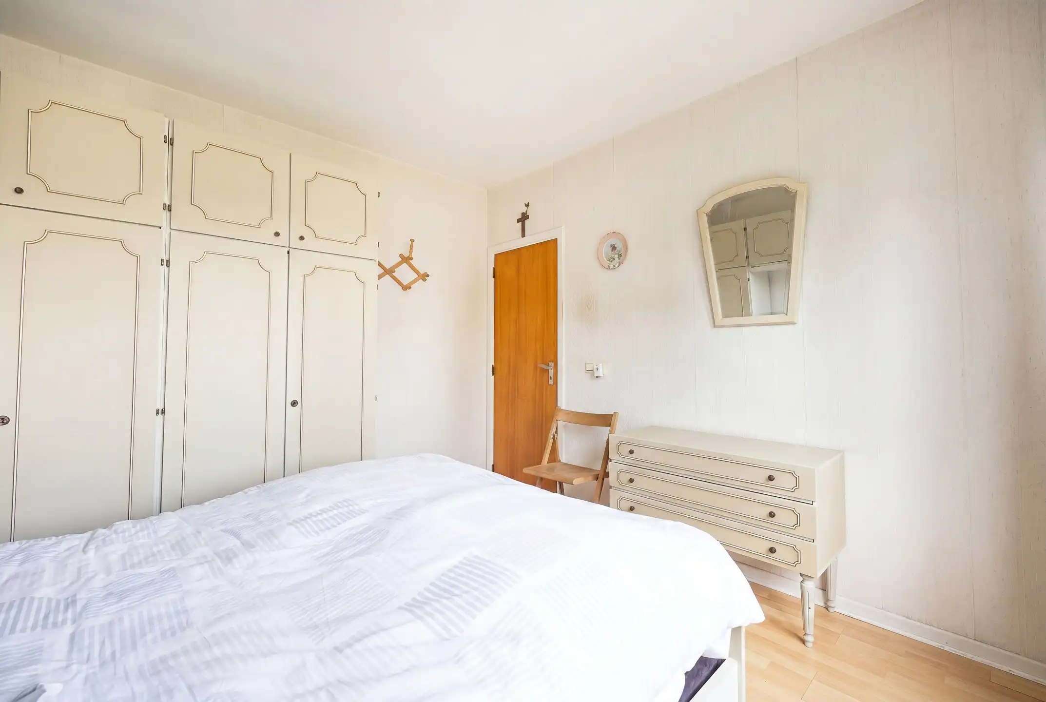 Rustig gelegen huis met drie gevels, tuin en garage foto 22