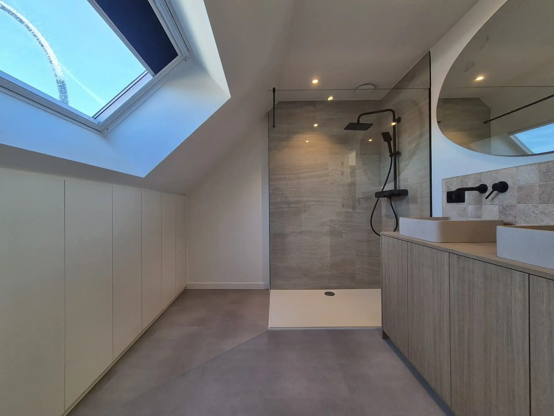 Ruime en luxueus afgewerkte duplex met 4 slaapkamers, terras en tuin. foto 24