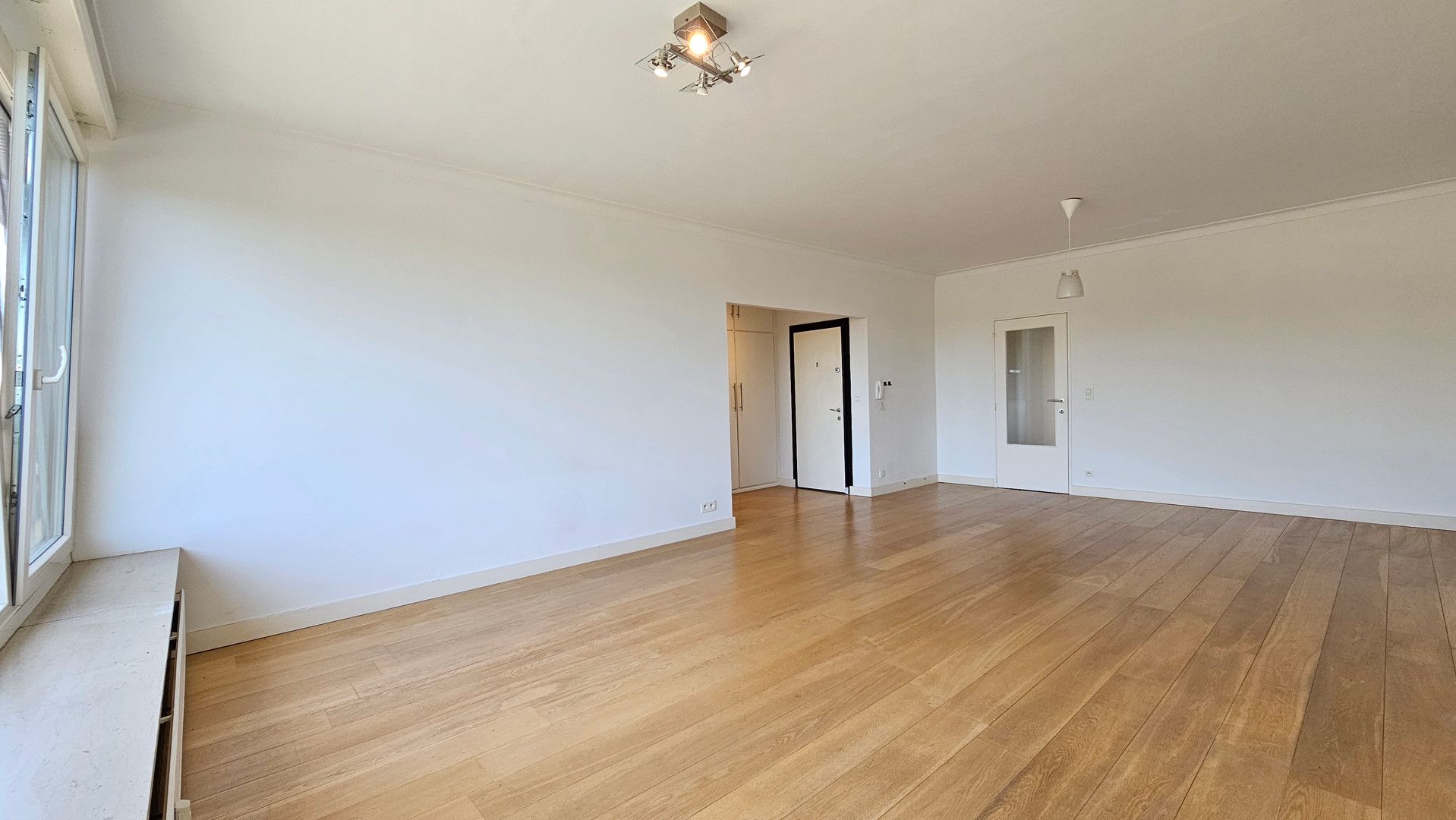 Zeer lichtrijk appartement in Wilrijk foto 2