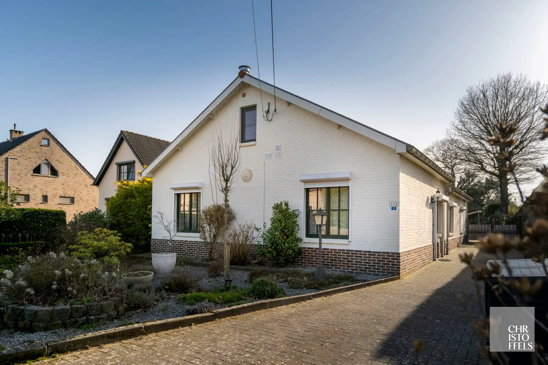 Charmante woning op ruim perceel (970m²) te Lanaken!  foto {{pictureIndex}}
