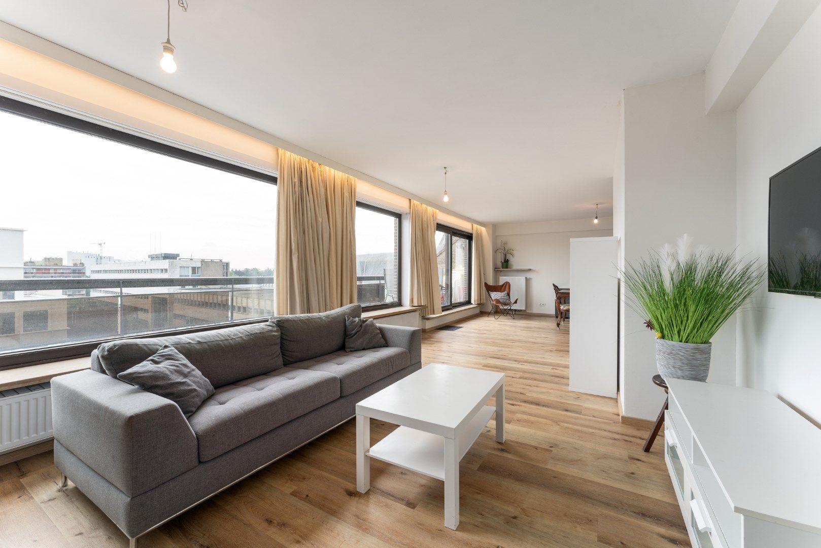 Gerenoveerde penthouse met prachtig terras in Roeselare, 3 slaapkamers, EPC-waarde 258.00, energielabel C, 1 badkamer, 1 parkeerplaats foto 3