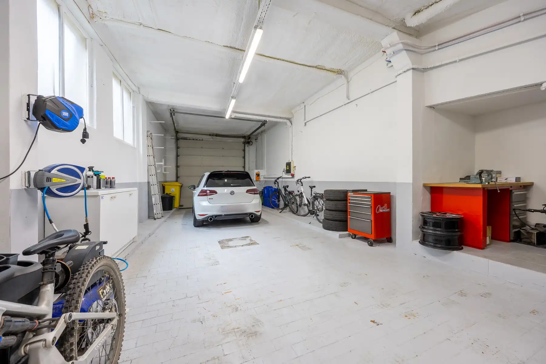 Unieke woning met terras, garage en ruim magazijn  foto 25