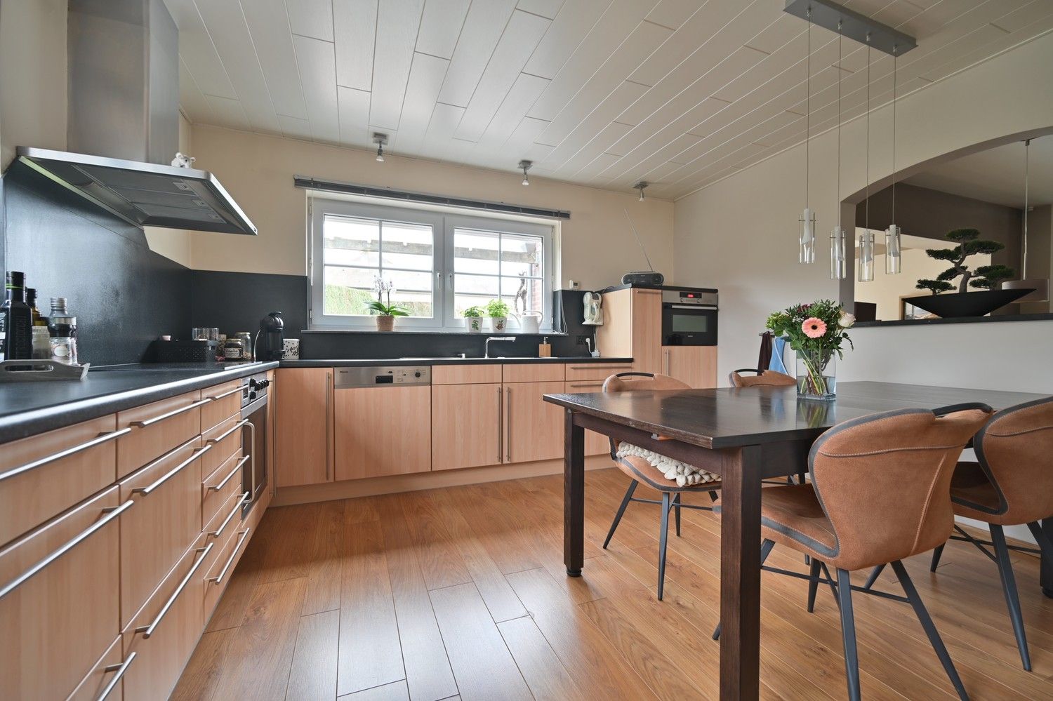 Riante woning met 5 slaapkamers (praktijkruimte), rustig gelegen nabij natuur foto 14