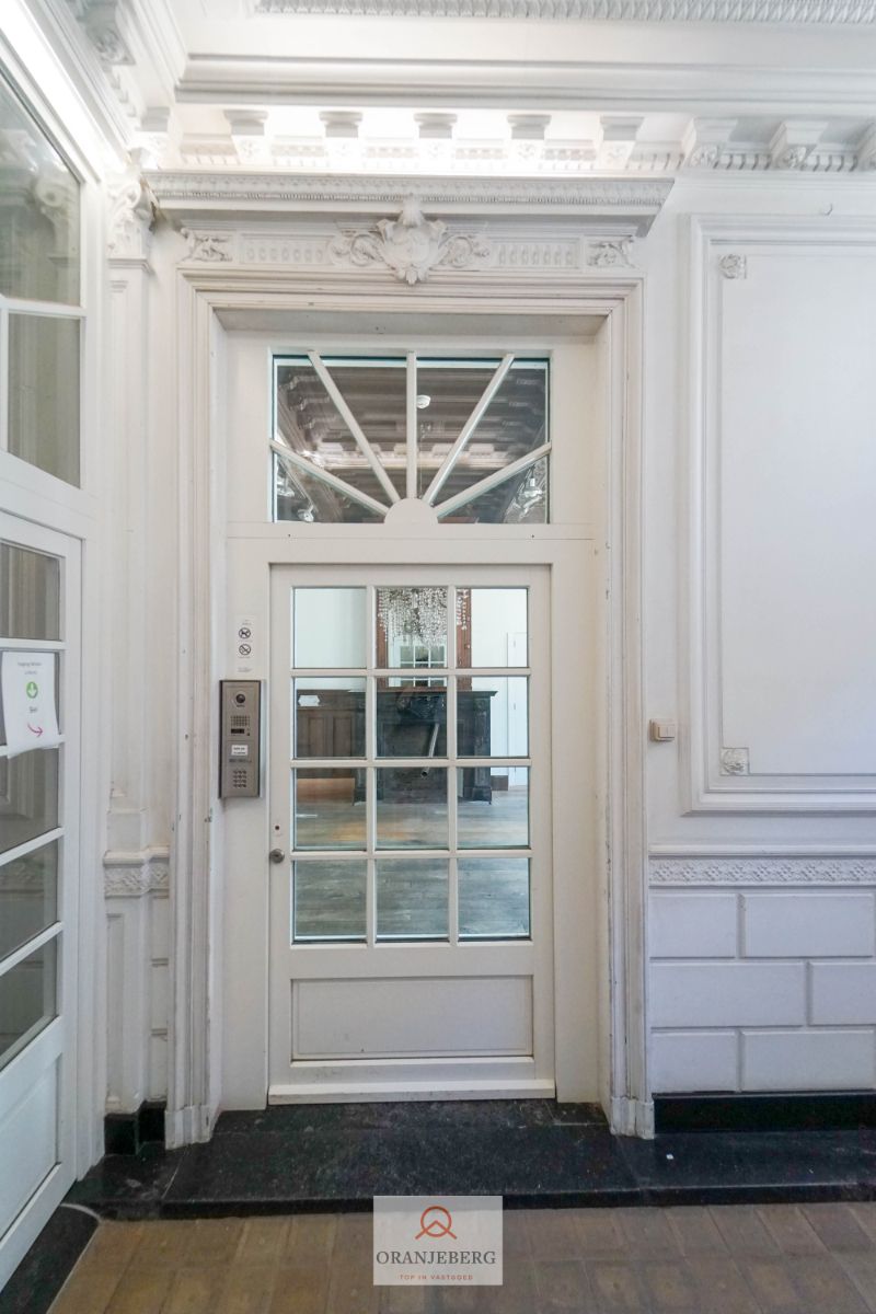 Handelsruimte met authentieke elementen te huur in centrum Gent, aan het Gravensteen foto 19