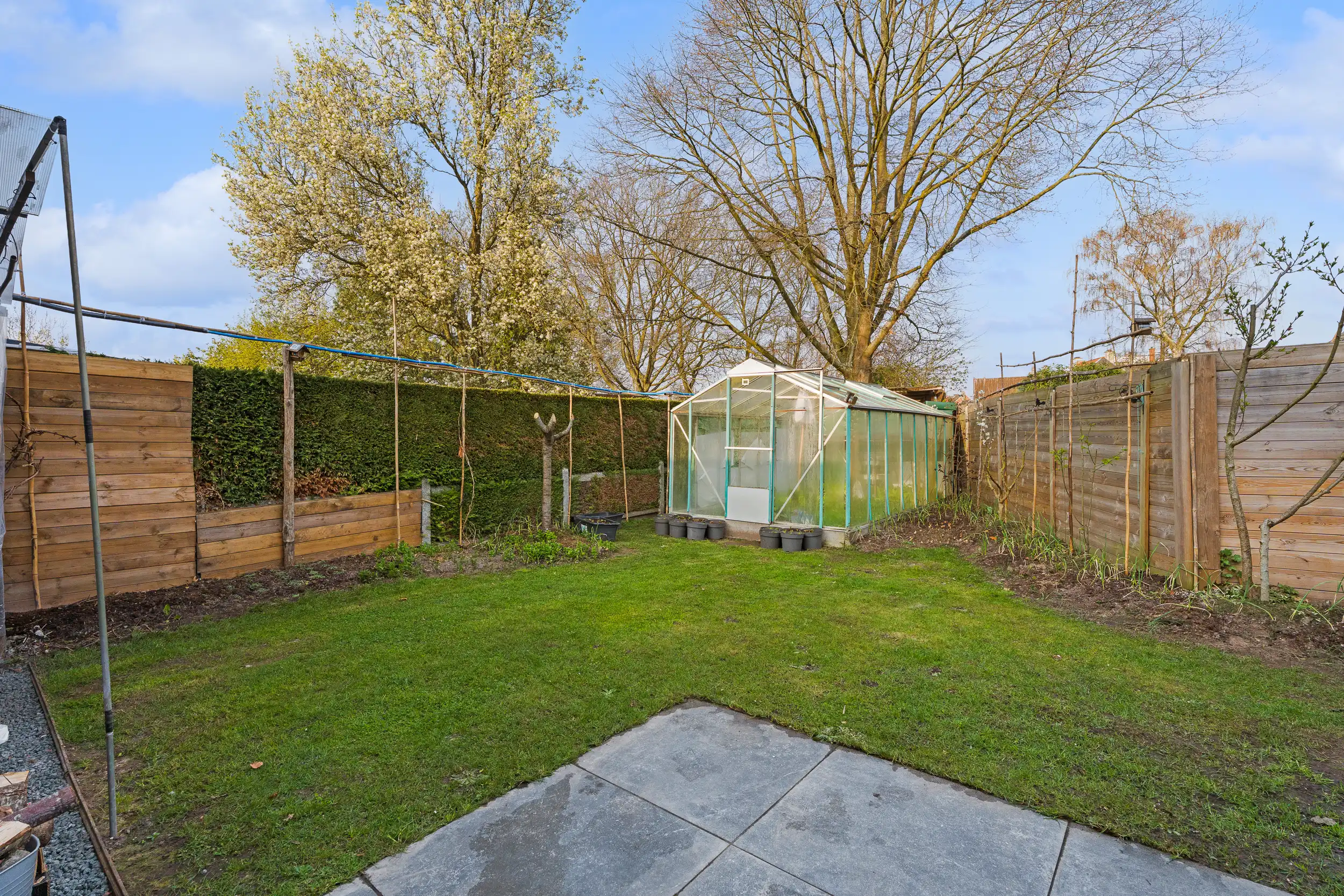 Centrum gelegen gezinswoning met garage en tuin! foto 13