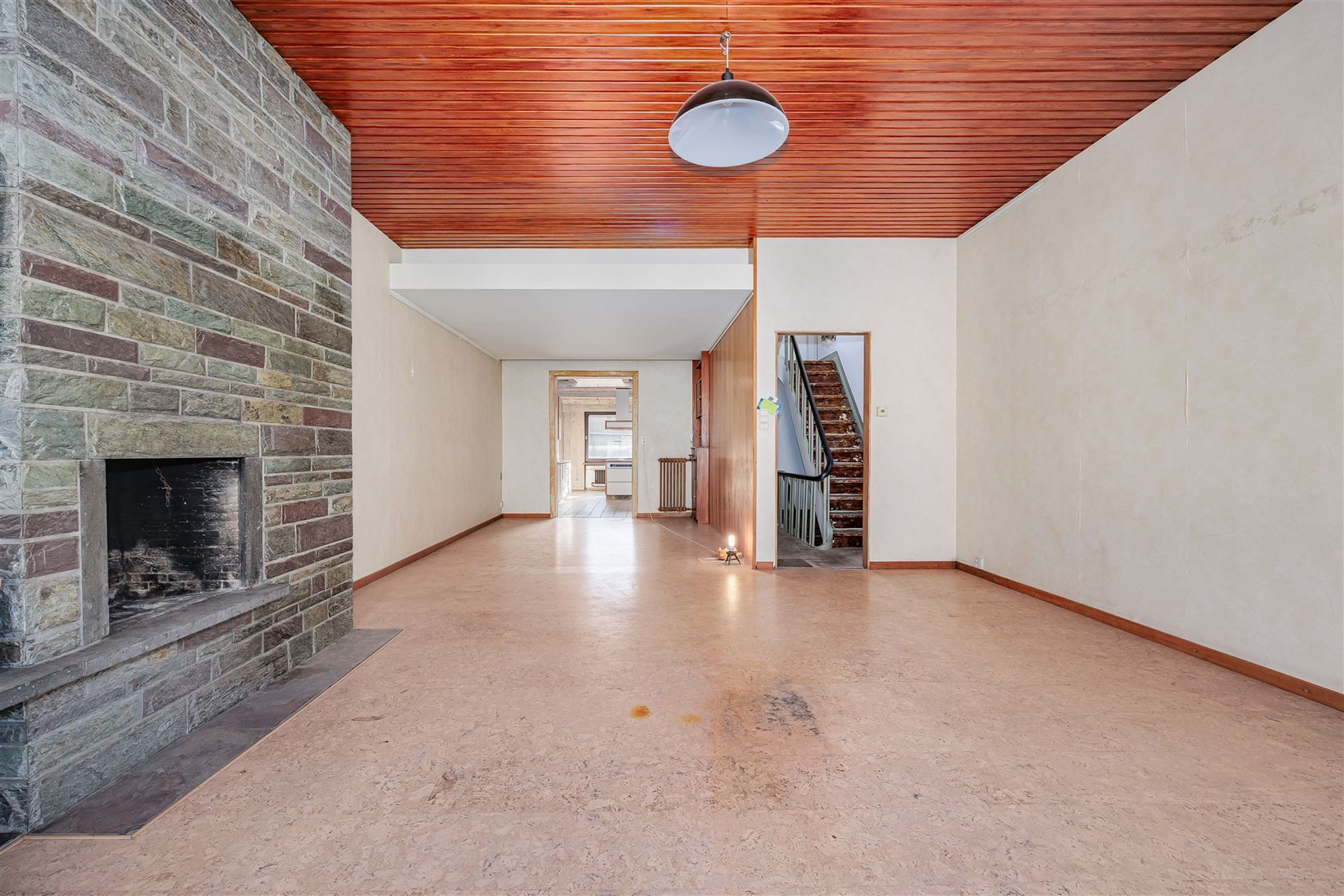 Te renoveren woning met 4 - 5 slk en garage foto 13