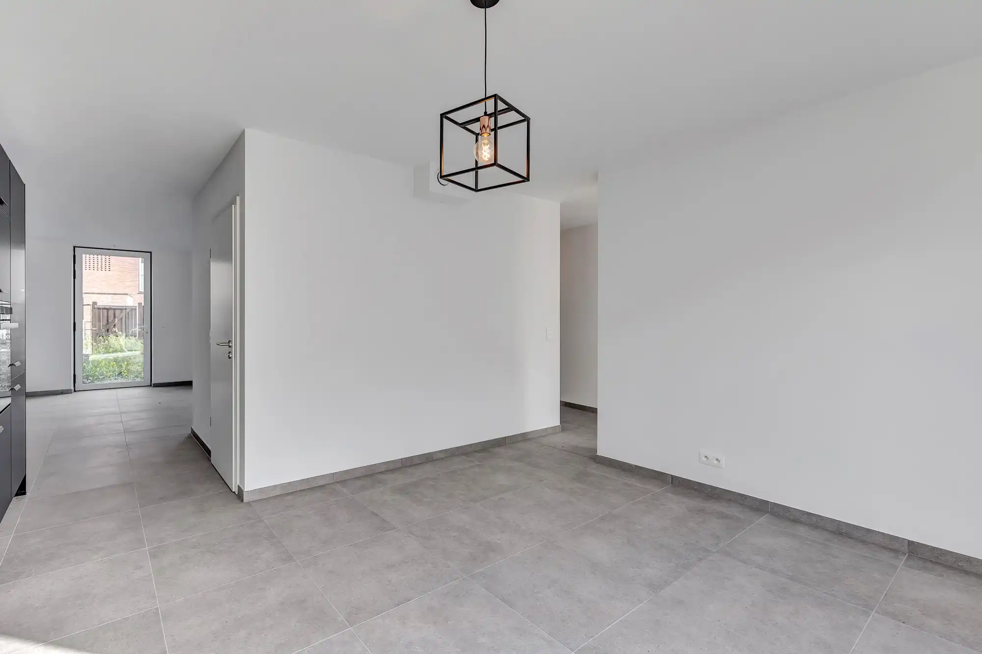 Volledig afgewerkte nieuwbouwwoning met 5 slaapkamers foto 5