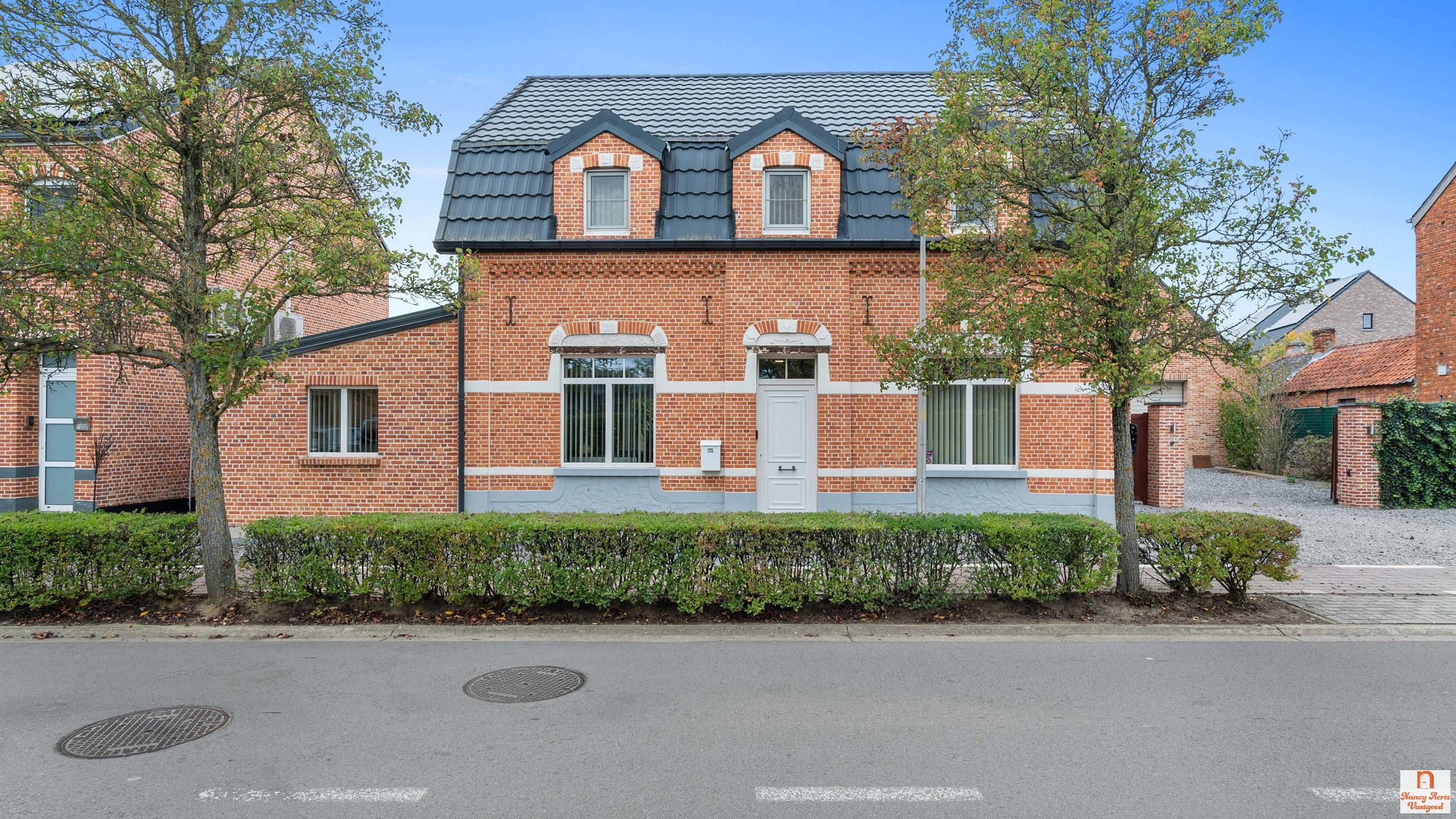 Authentieke woning met moderne toets en hedendaags comfort foto {{pictureIndex}}