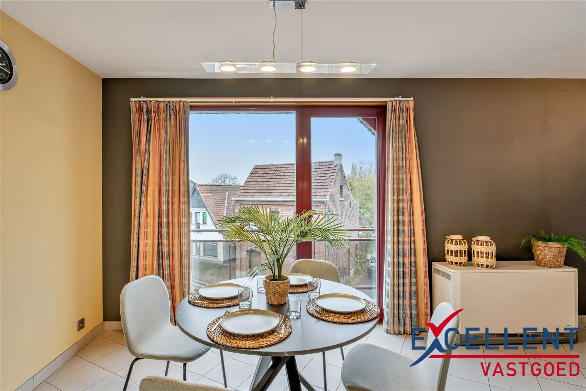 Lichtrijk appartement met staanplaats centrum Landegem foto 4