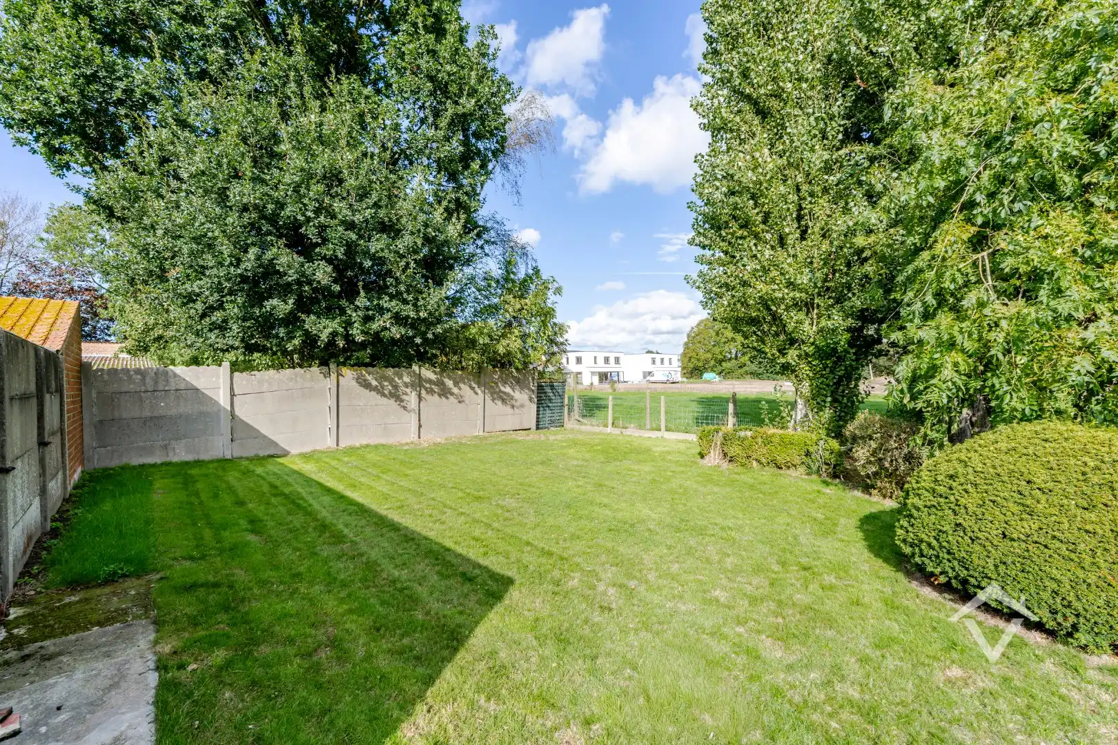 Ruime woning met bijgebouwen in Gistel: 5 Slaapkamers, 368m² Woonoppervlakte op een perceel van 1801m² foto 34