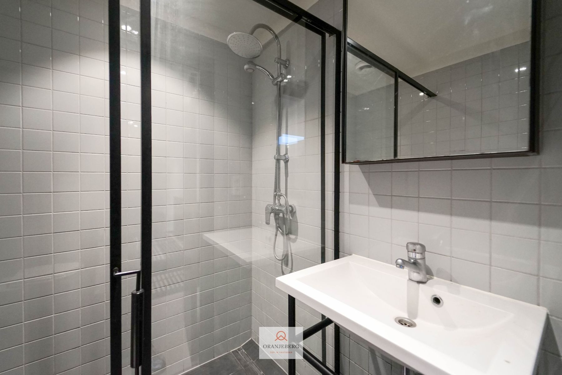 Gelijkvloers en gemeubelde studio te huur vlakbij Gent centrum foto 15