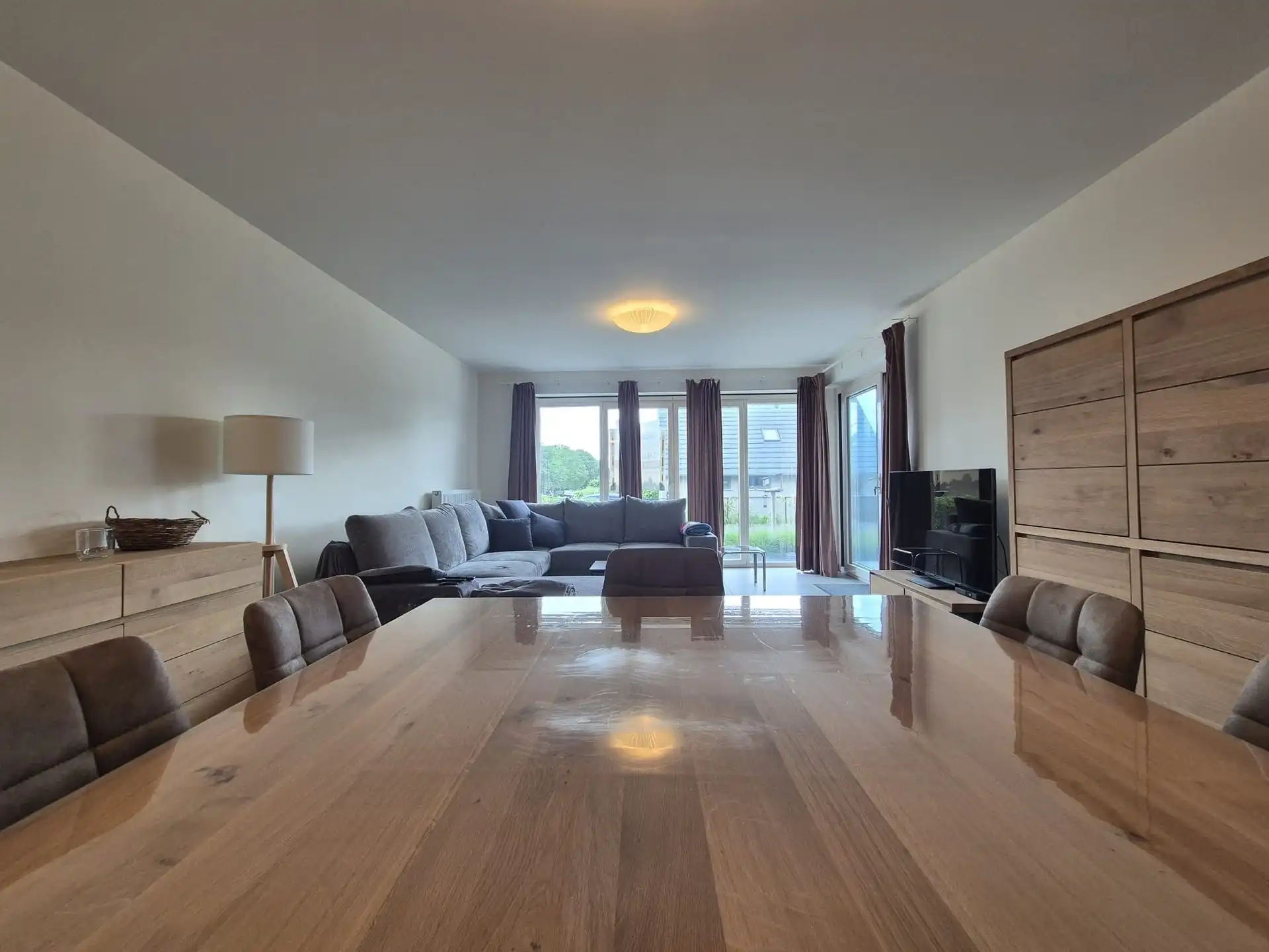 Modern gelijkvloers appartement met terras. foto 7