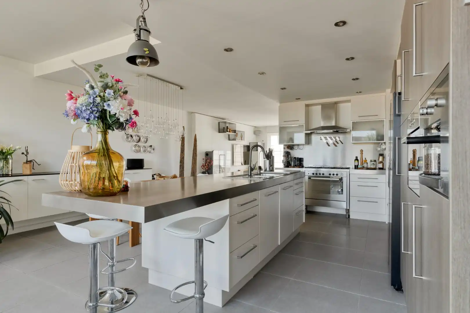 Mooie bel-etage woning van 234 m² bew.opp. op 344 m² grond. foto 10