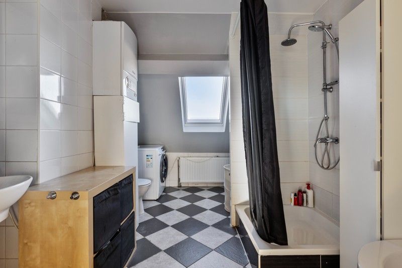 Ruim lichtrijk en karaktervol appartement dicht tegen het centrum foto 13