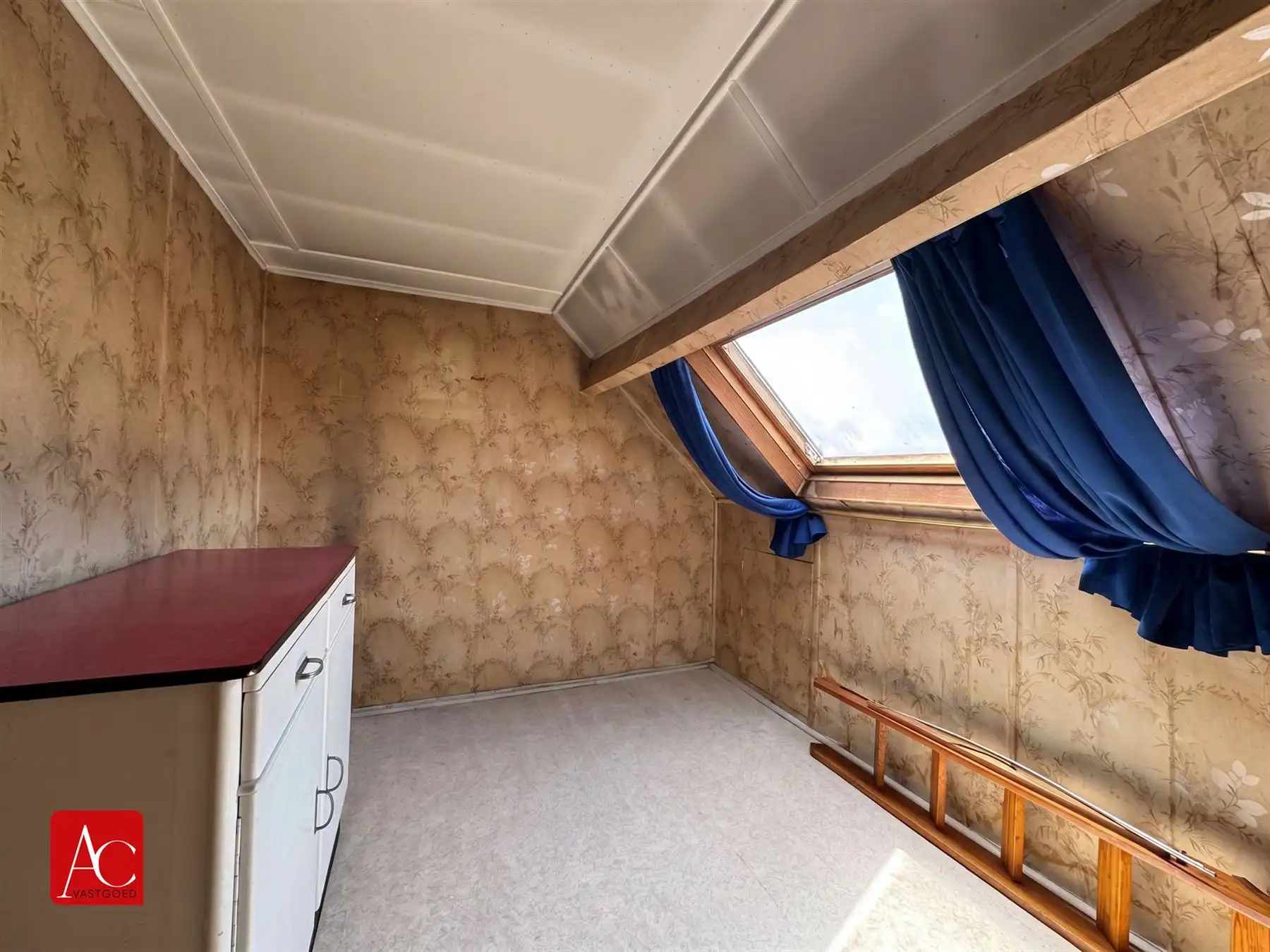 Goed gelegen woning met tuin ter renovatie foto 17