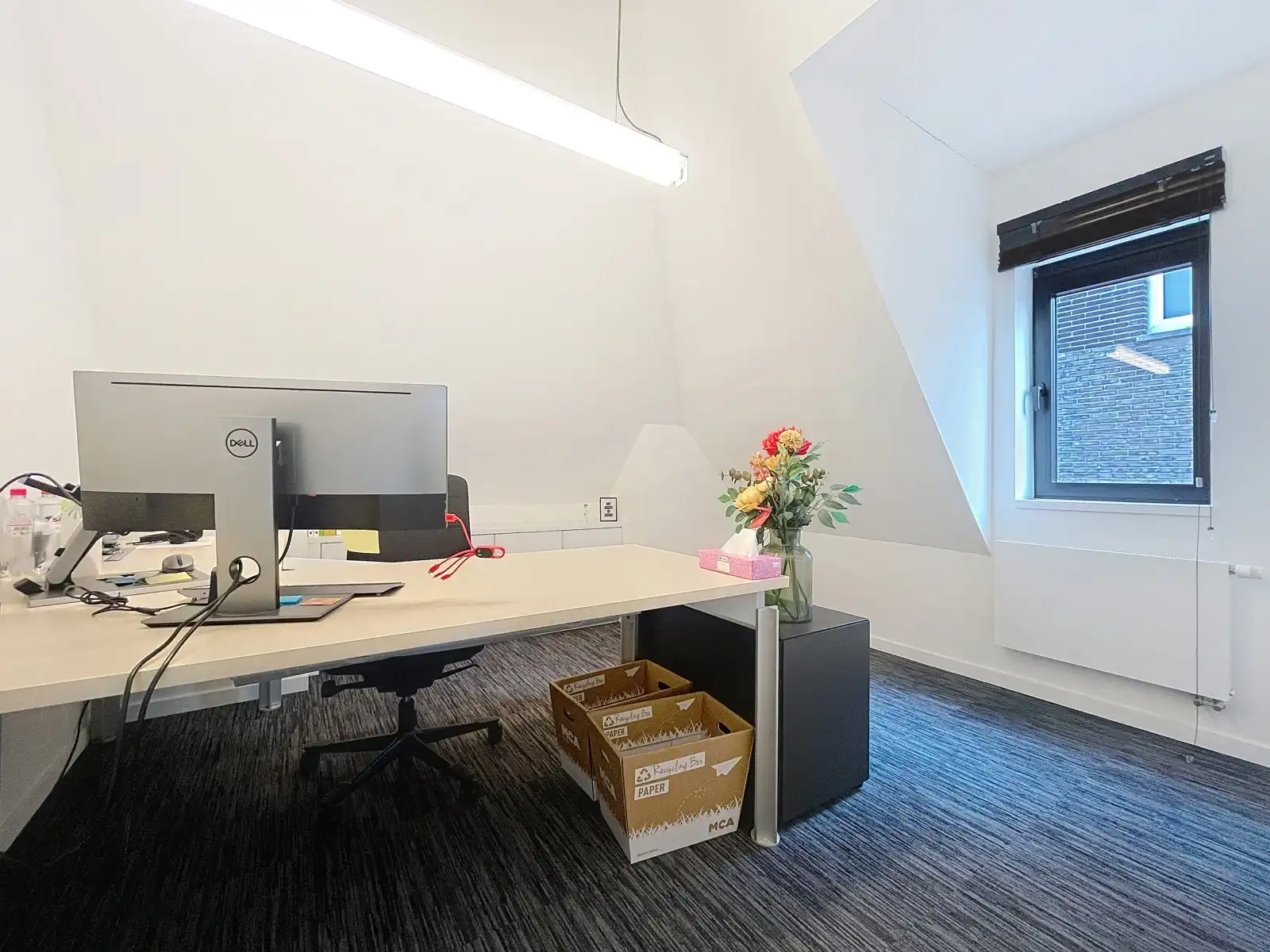 Duplex-kantoorruimte met 6/9 werkplekken in dienstencentrum. foto 10