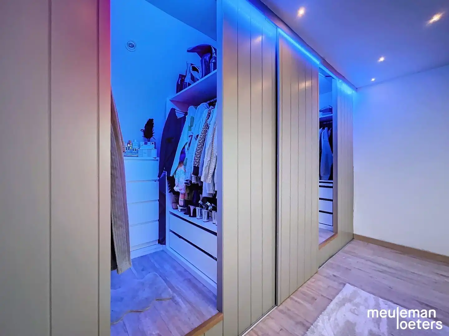 Lichtrijk appartement  met drie slaapkamers foto 11