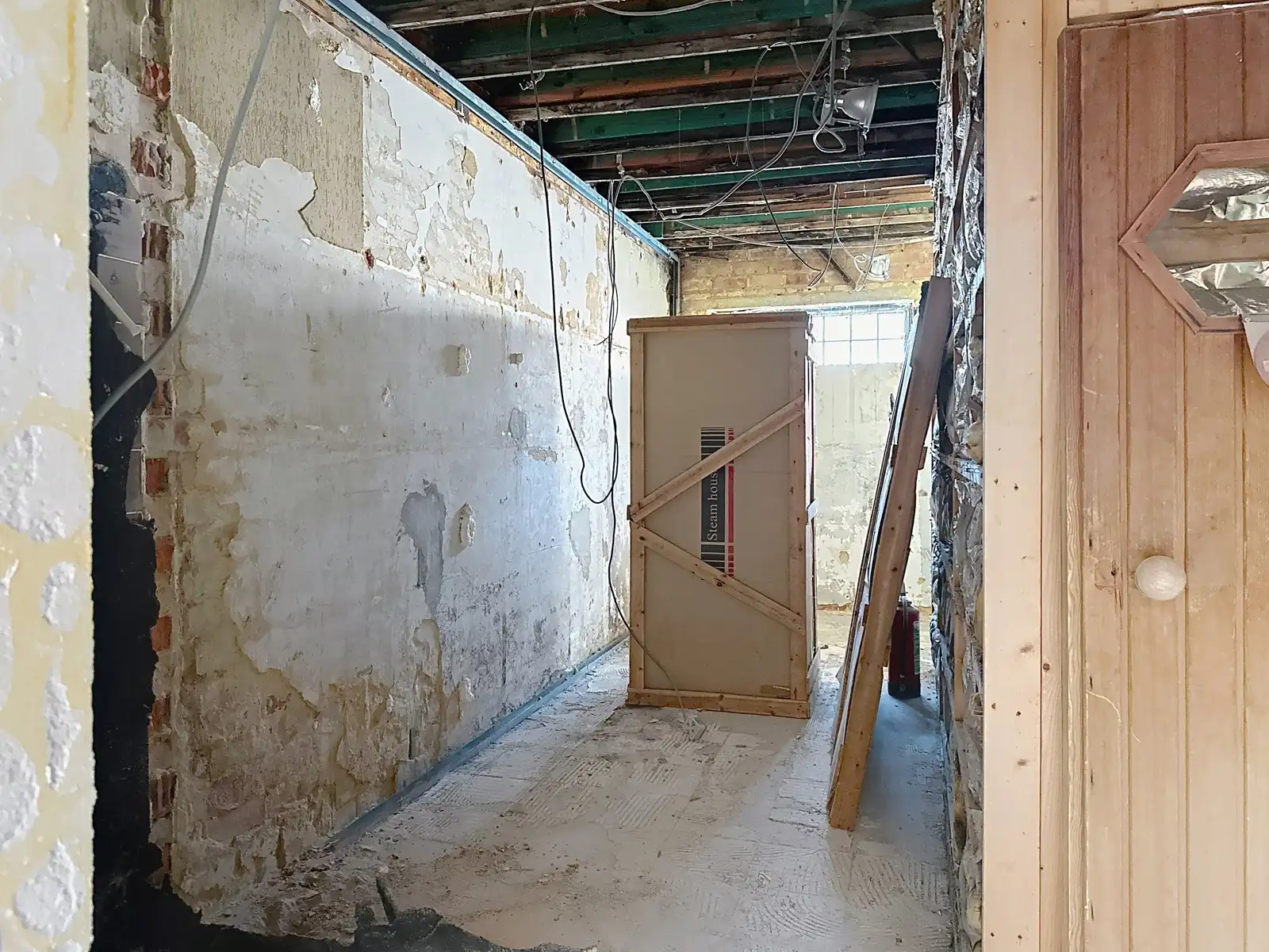 Commercieel pand in casco toestand met garage en parkings foto 9