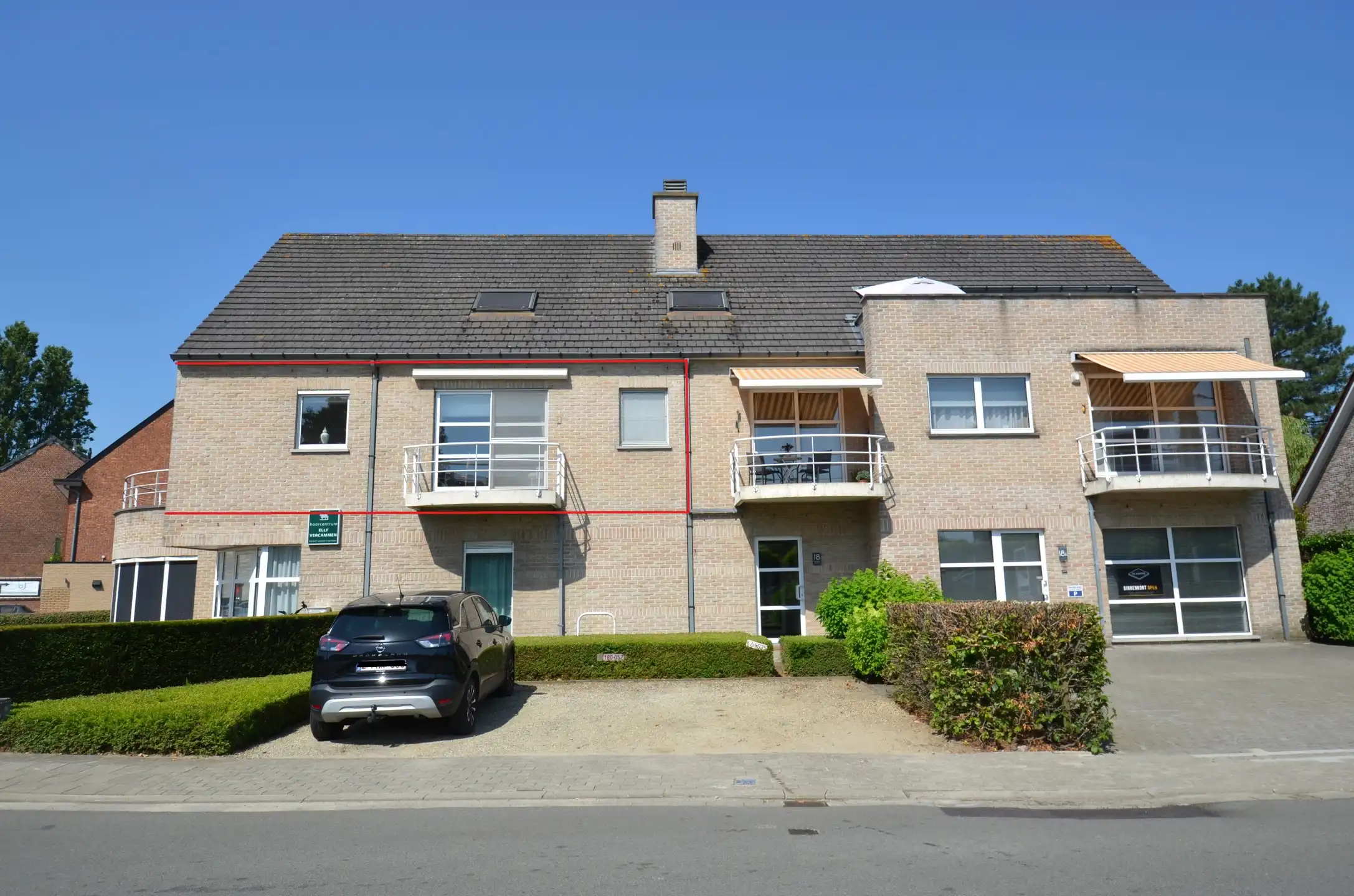 Sfeervol hoekappartement met 2 terrassen, garage en topligging in hartje Nijlen foto {{pictureIndex}}