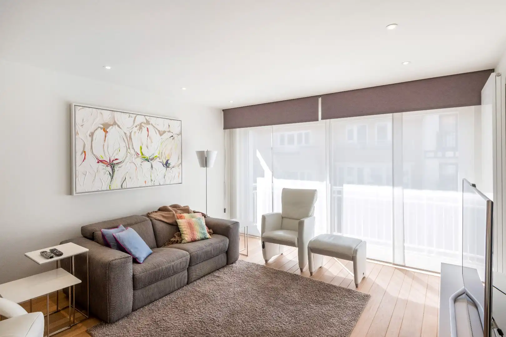 Aangenaam appartement met groot zonneterras gelegen in een rustige zijstraat van de Dumortierlaan. Parking mogelijk. foto 5