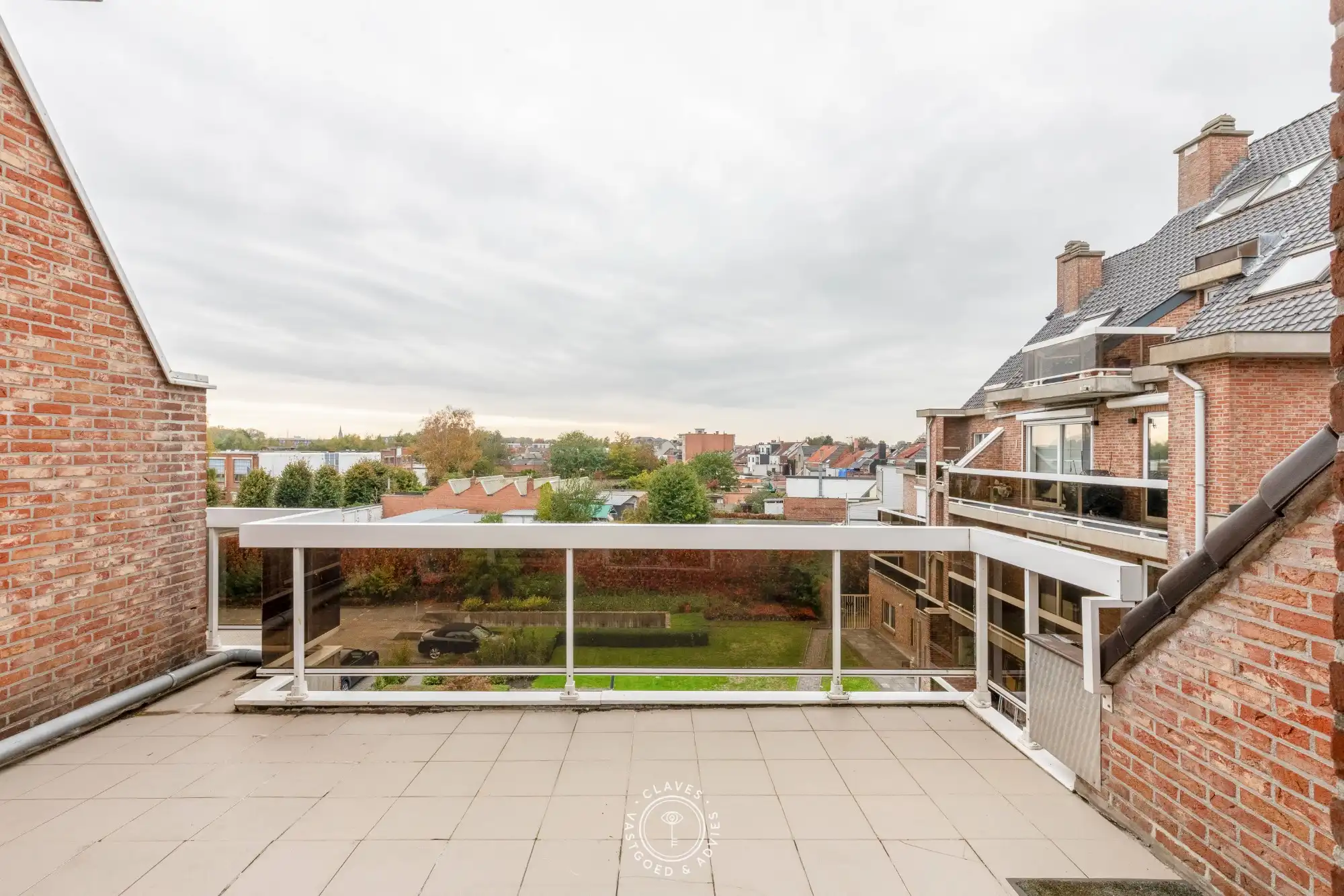 Terrasrijk appartement met staanplaats en berging foto {{pictureIndex}}