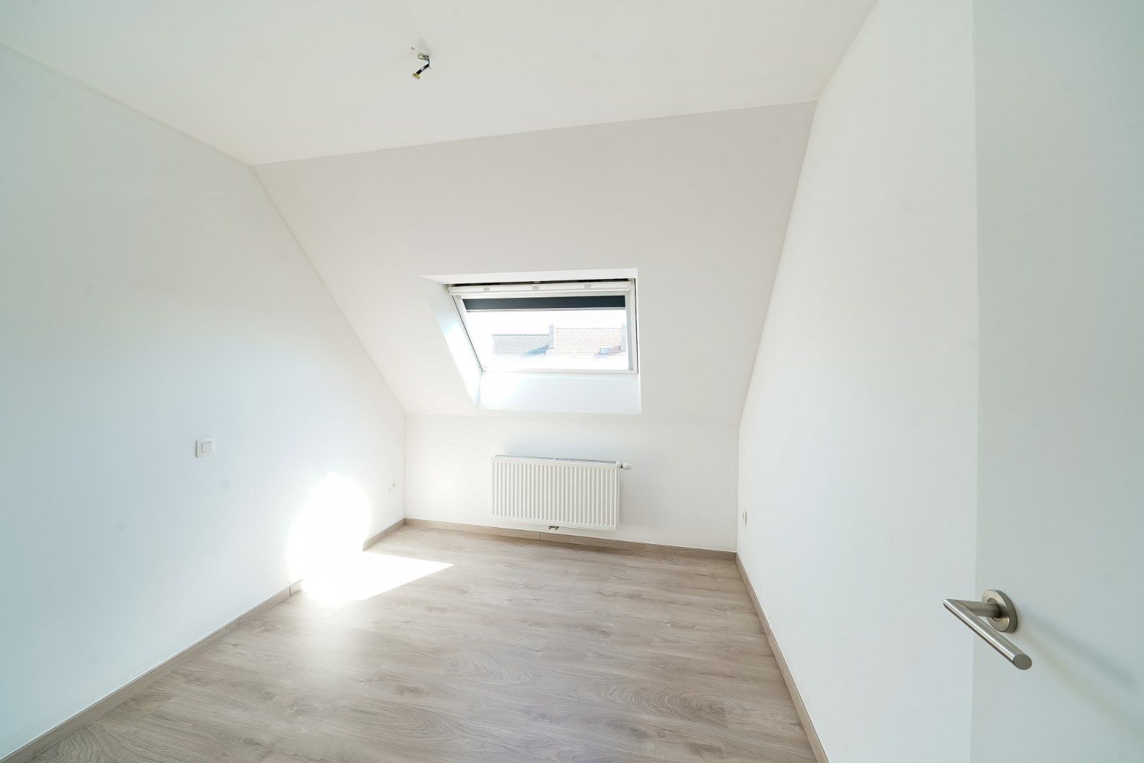 Recente en energiezuinige woning met 4 slaapkamers, ruime garage en tuin foto 13