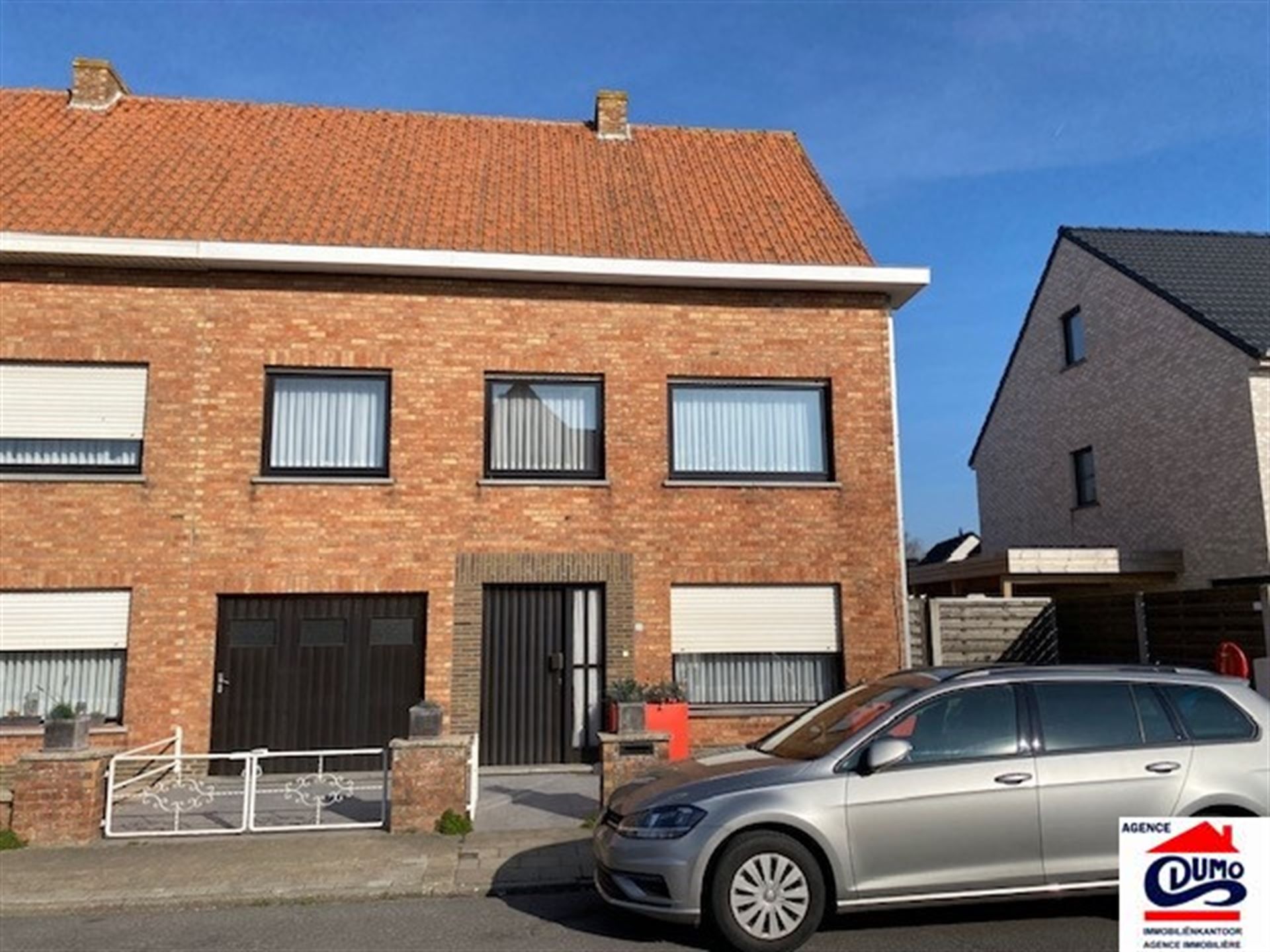 Goed gelegen half open bebouwing met 4 slaapkamers en garage foto 2
