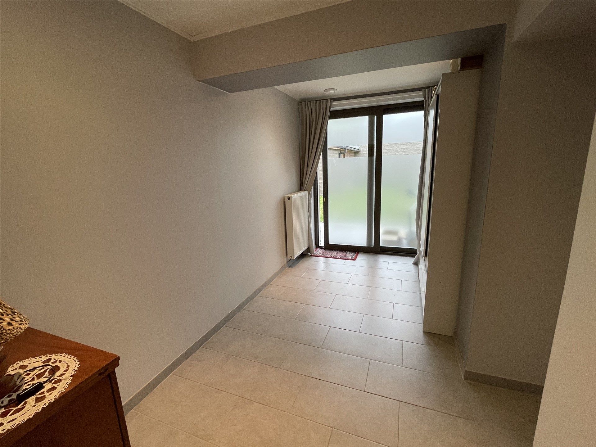 Mooi en centraal gelegen ruim gelijkvloers appartement met terras en tuintje. foto 16