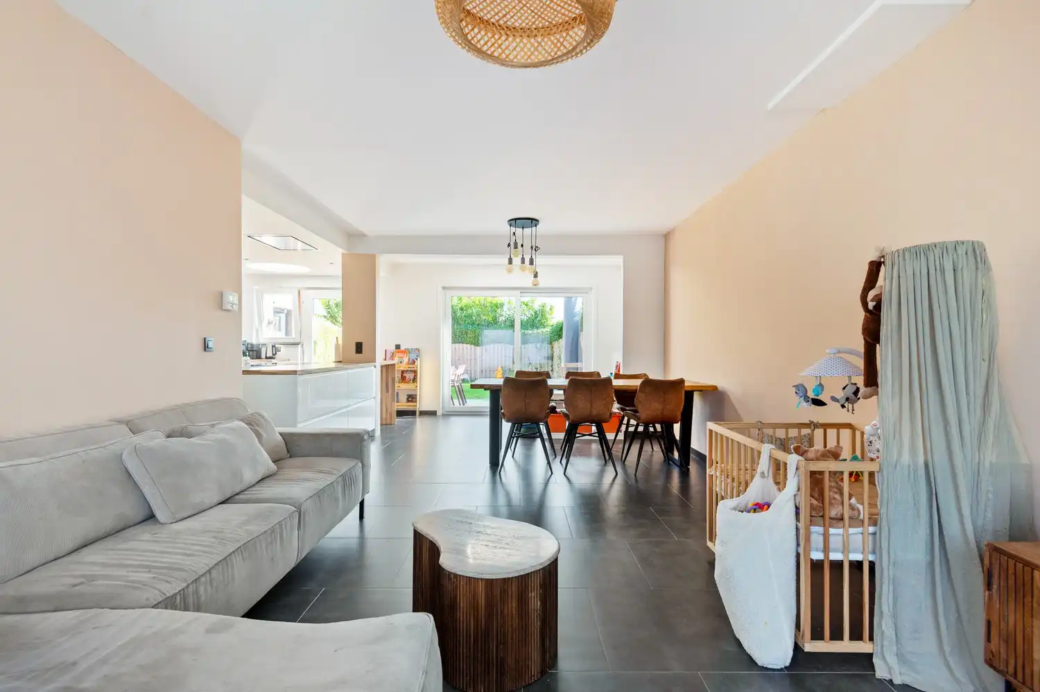 Ruime, halfopen woning met 3 slpks, tuin en garage in Lier! foto 9