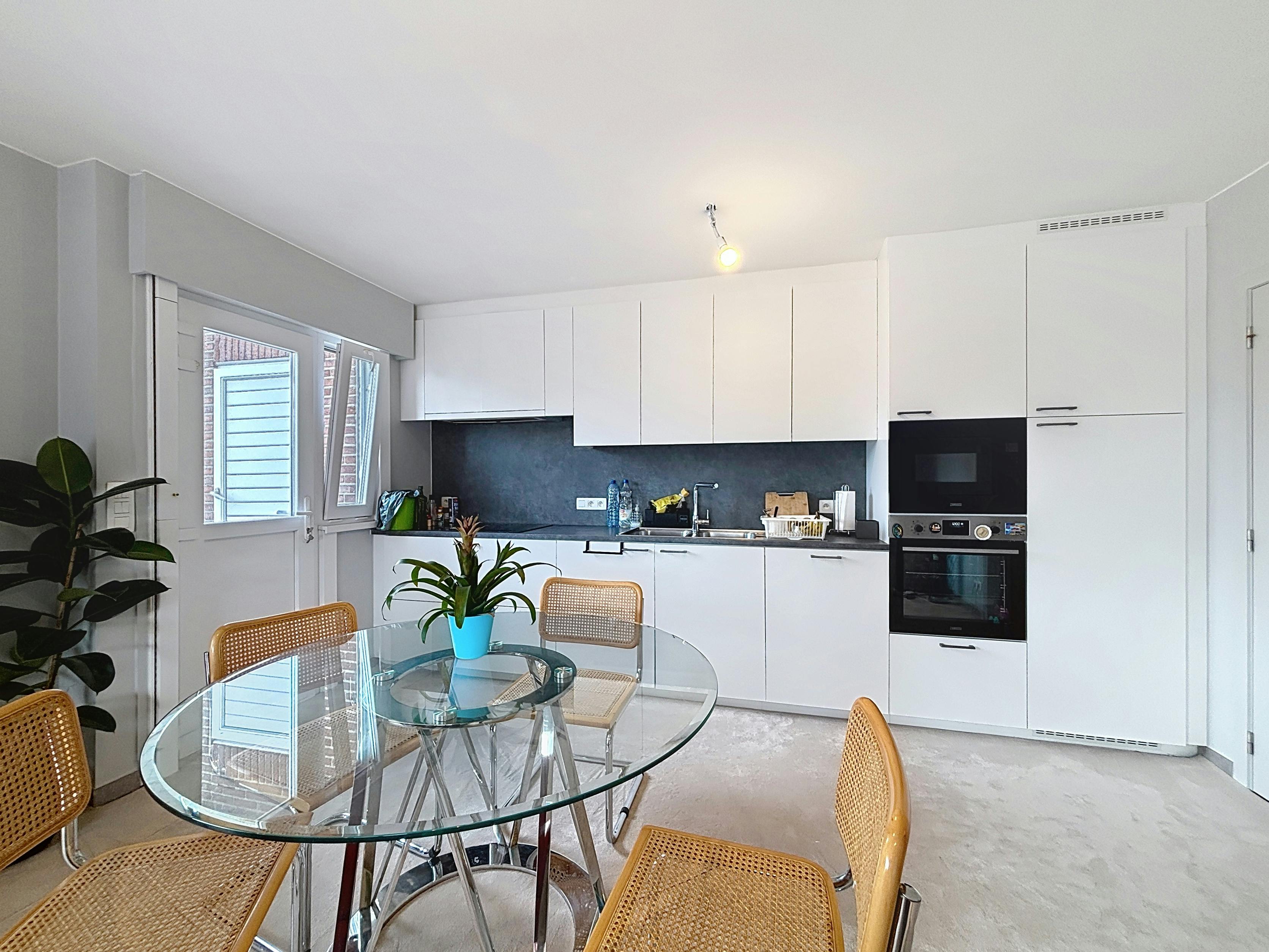 Gerenoveerd appartement met garage te koop, St-Michiels foto 2