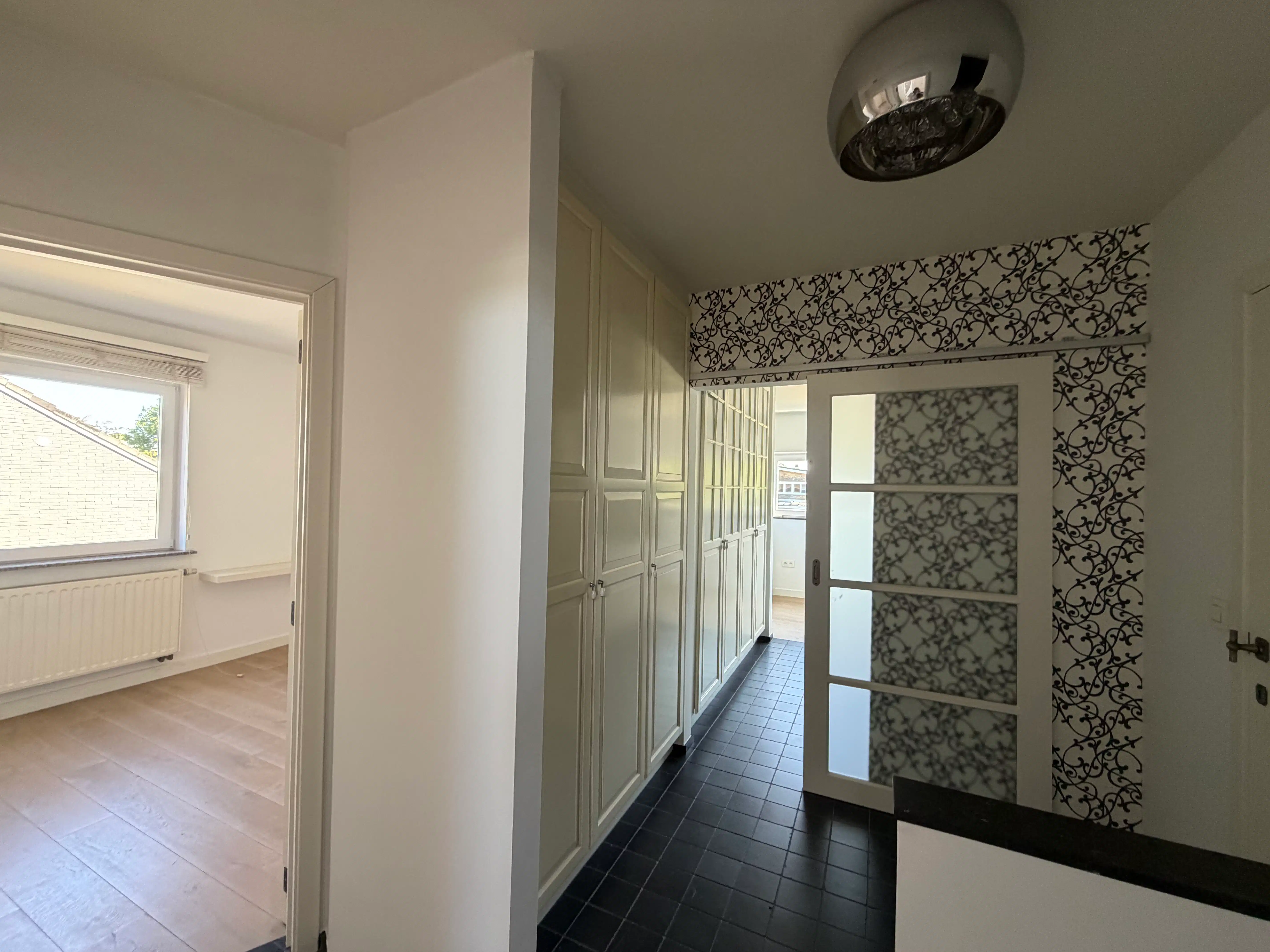 Halfopen woning met 3 slaapkamers, tuin en carport foto 8