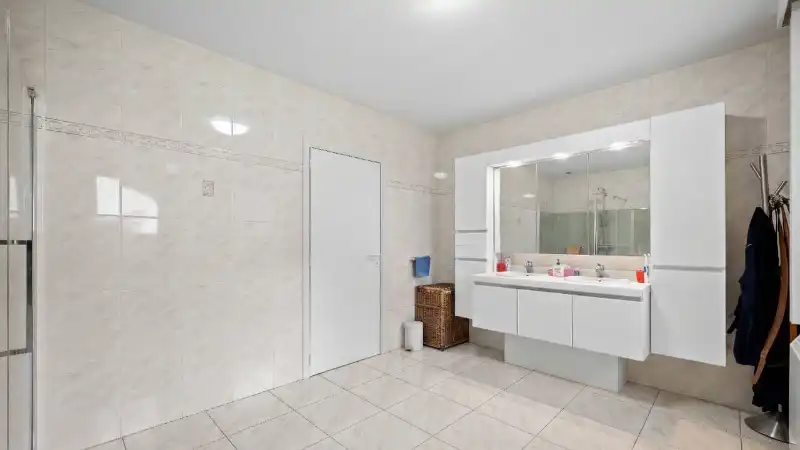 Villa van 349m² op 29a67ca met openluchtzwembad foto 10