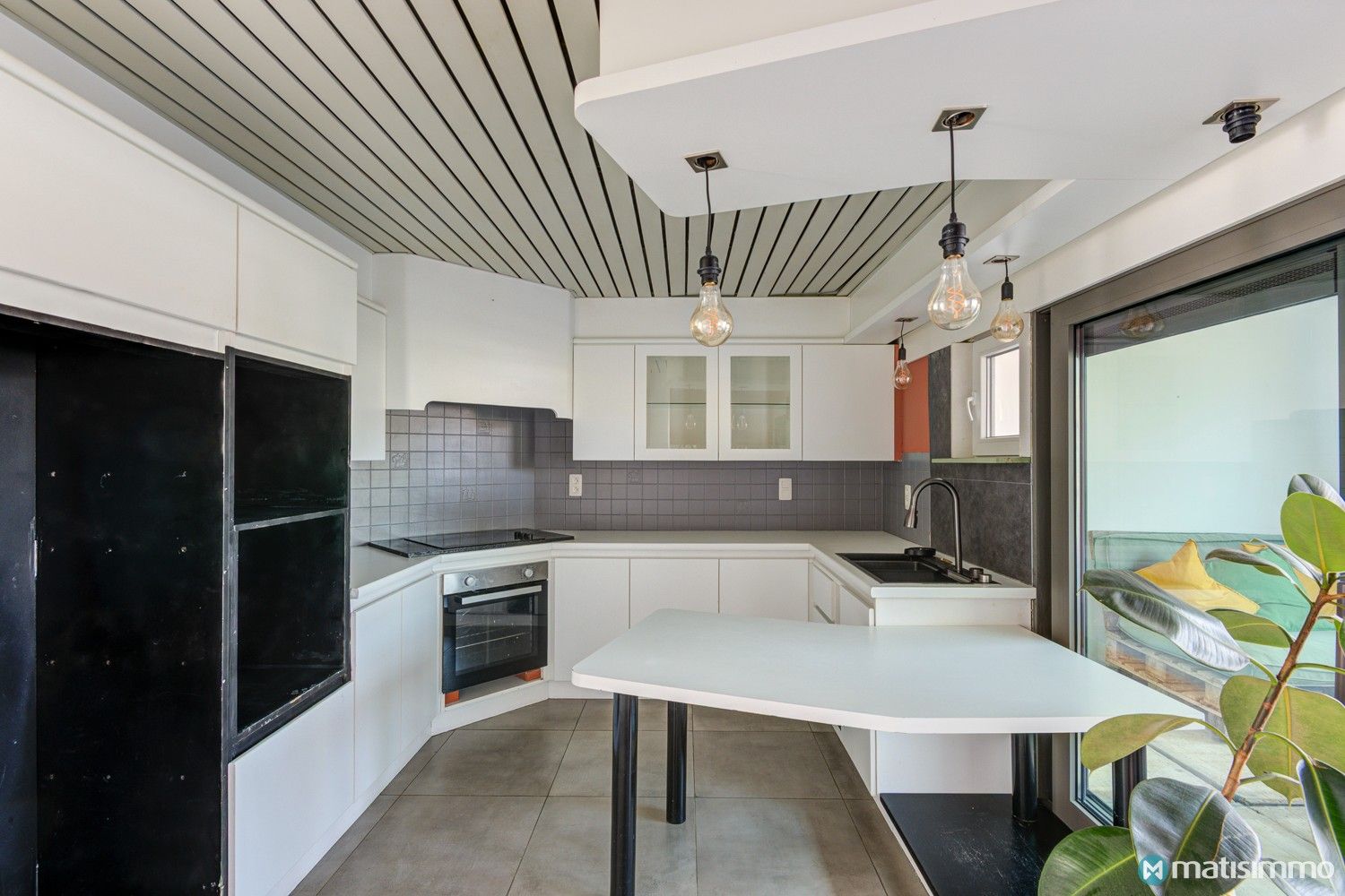 RUIM, DEELS GERENOVEERD DUPLEXAPPARTEMENT MET 3 SLAAPKAMERS, GROOT TERRAS, GARAGEBOX EN AUTOSTAANPLAATS foto 9