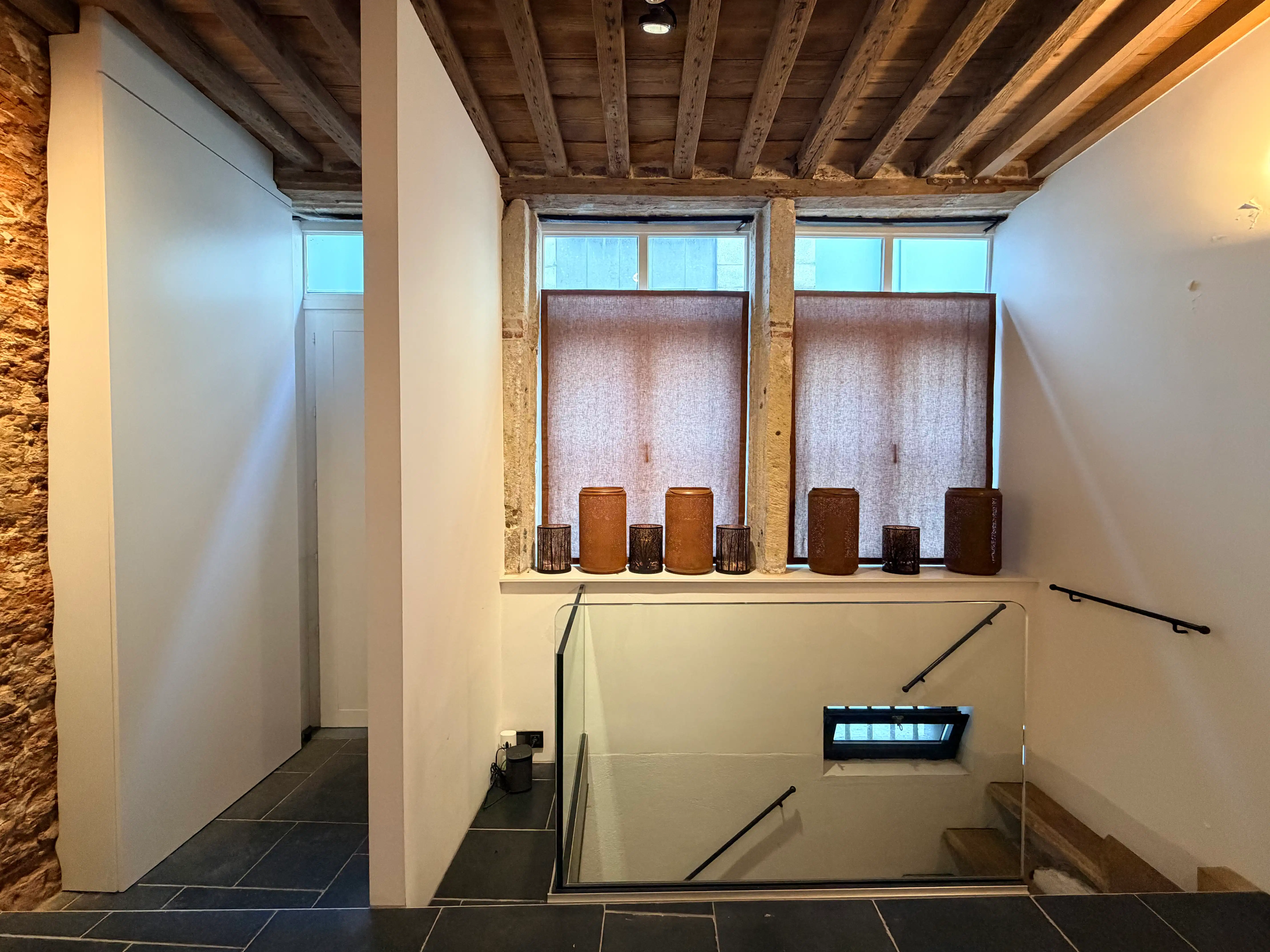 --- NIEUW --- Ideale cohousing woning: high-end gerenoveerde 2-slaapkamerwoning met elk een eigen douche in centrum Gent! foto 6