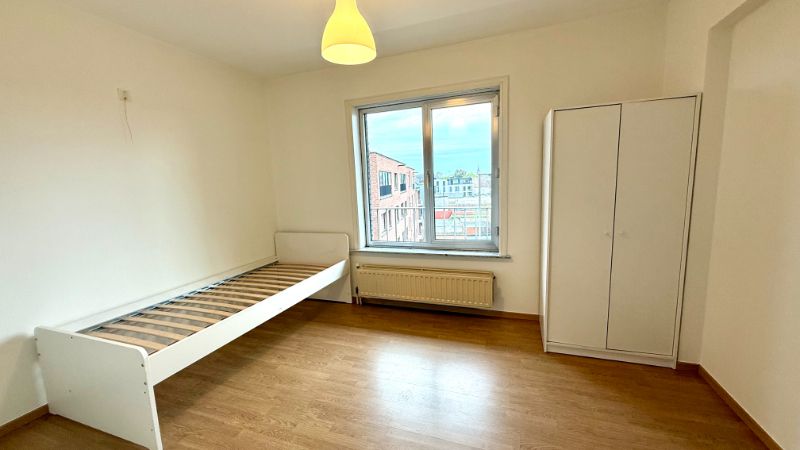 Ruim, centraal gelegen appartement met 2 slaapkamers en terras foto 8