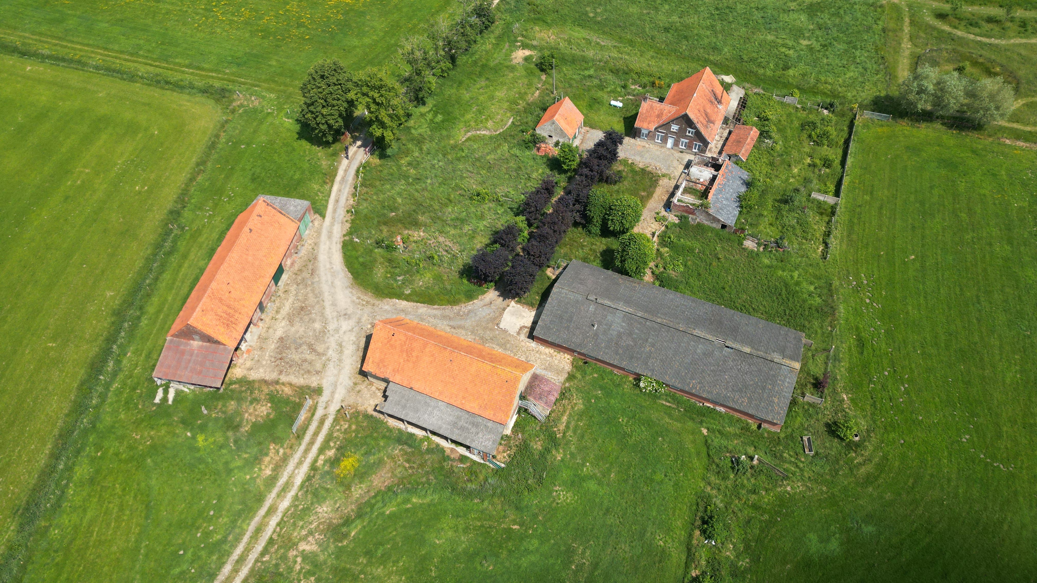 Idylissch gelegen hoeve met diverse bijgebouwen op 3ha foto 32