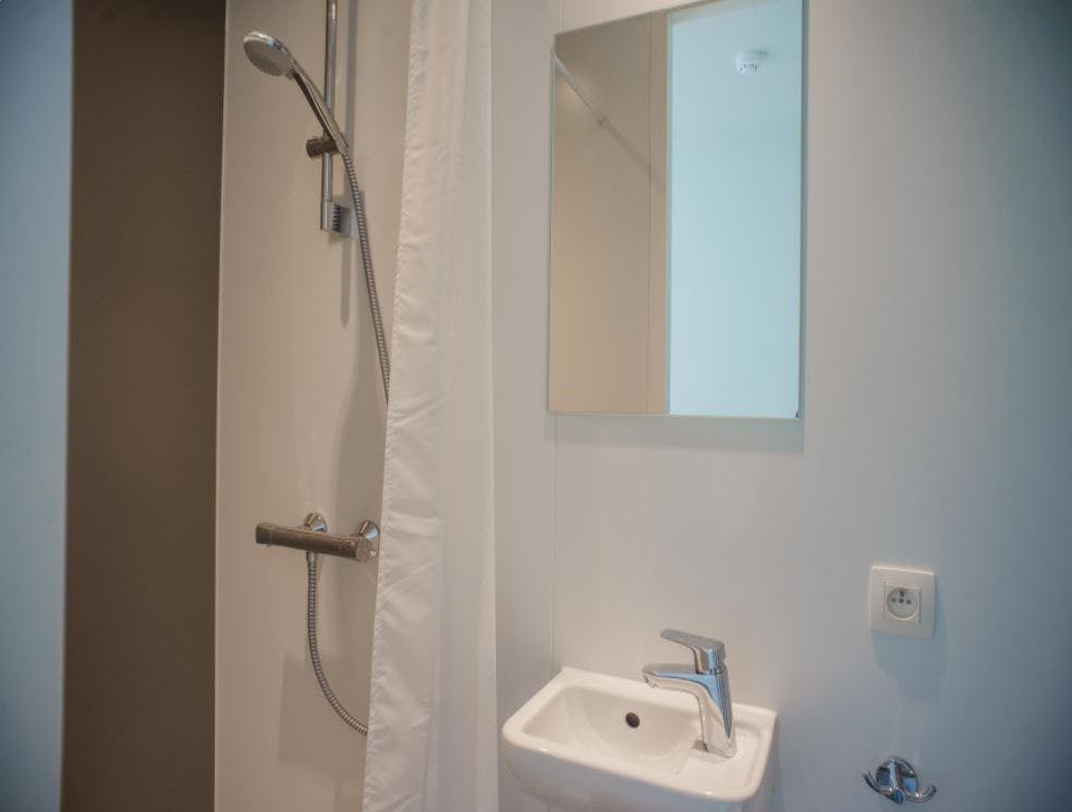 Studentenkamer (S508) te koop aan het station van Brugge foto 5