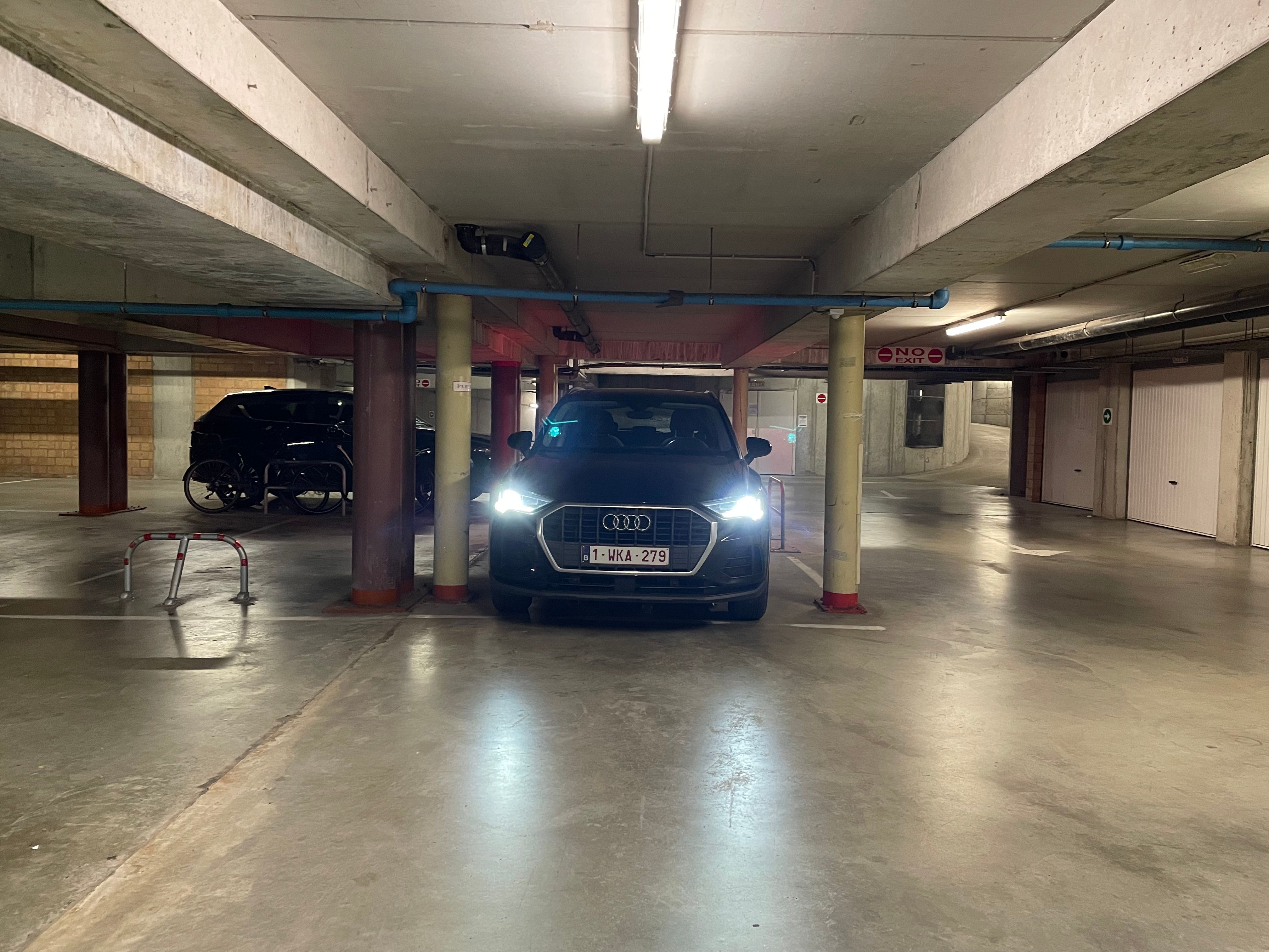 Zeer goed gelegen ondergrondse parkeerplaats foto 2