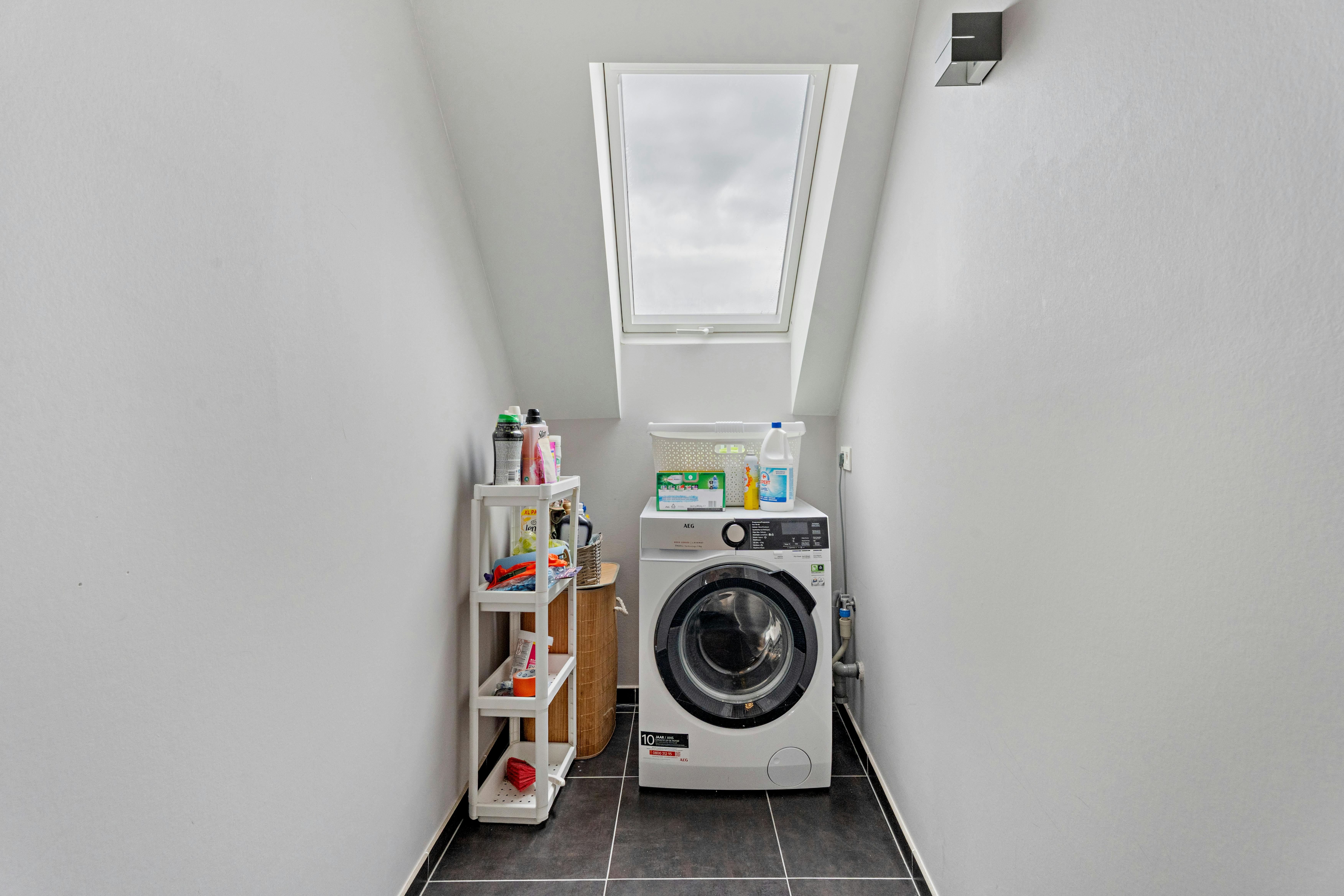 Instapklaar appartement met garage in centrum Ieper  foto 17