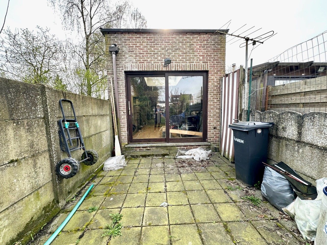 Te renoveren woning met 2 slaapkamers en tuin. foto 17